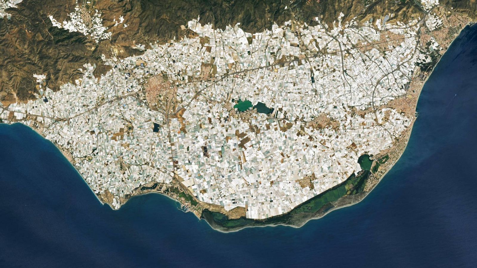 Imagen por satelite de la NASA de los invernaderos de El Ejido, en Almería