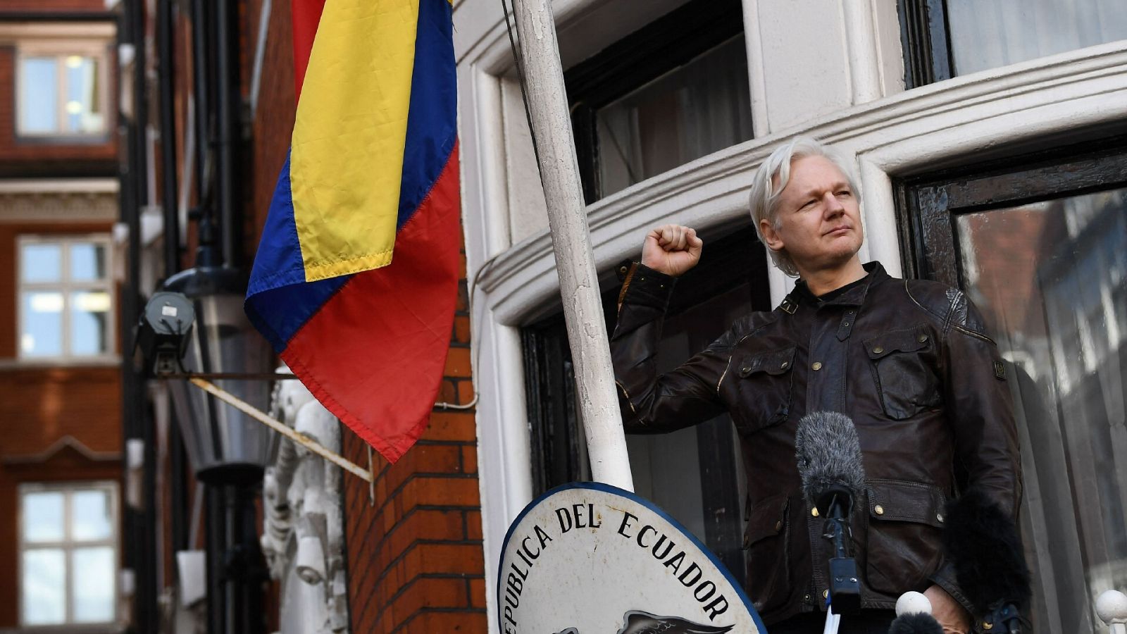 Un grupo de periodistas y abogados demandan a la CIA por espiarlos en sus visitas a Julian Assange