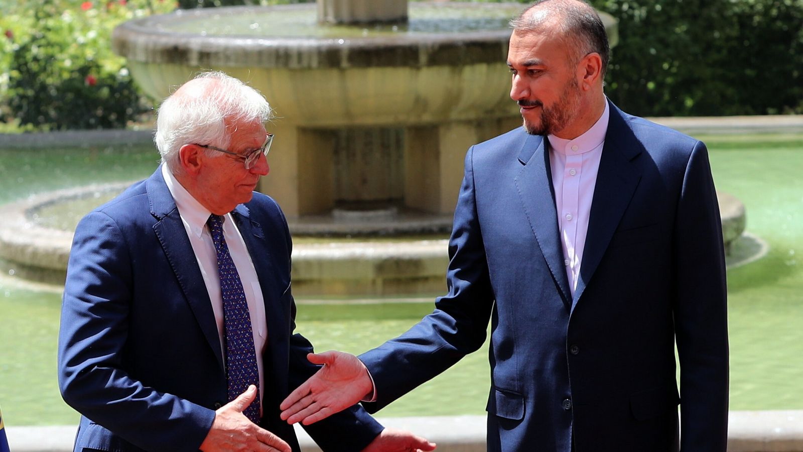 El ministro de Exteriores alemán, Hossein Amir-Abdoulahian, y el Alto Representante de la UE para Asuntos Exteriores, Josep Borrell en Teherán en junio