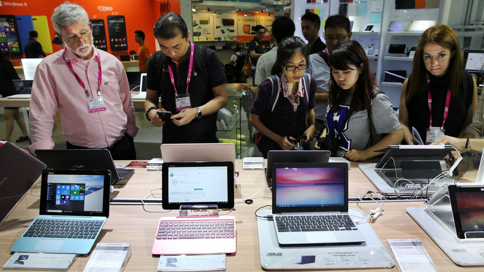 Archivo: Feria de productos informáticos en Taipei, Taiwán, en junio de 2015. AP Photo/Wally Santana