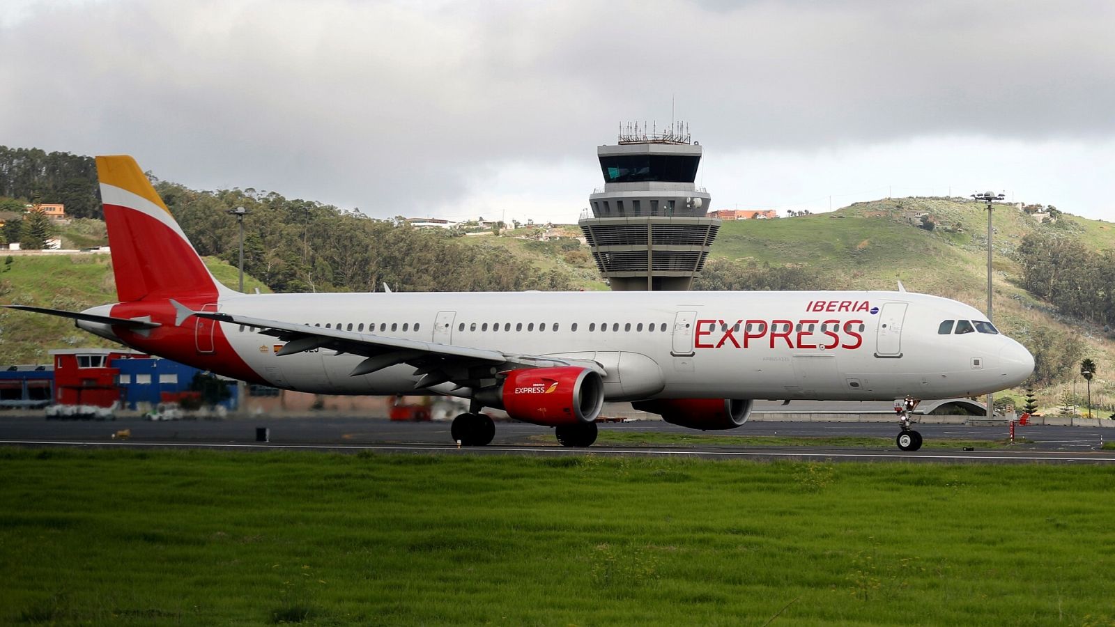 Un avión de Iberia Express en el aeropuerto Tenerife Norte