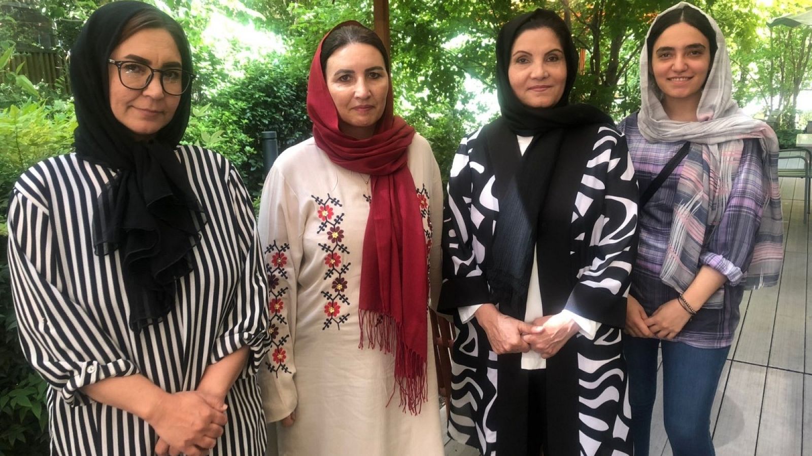 Las tres juezas afganas y una de sus hijas protagonistas del reportaje de 'Objetivo Igualdad'