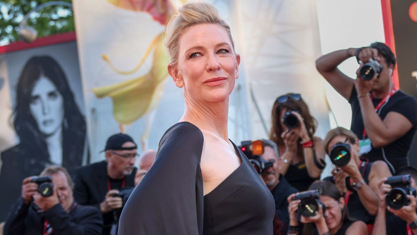 Cate Blanchett, la reina vuelve a la alfombra del festival y reclama su trono