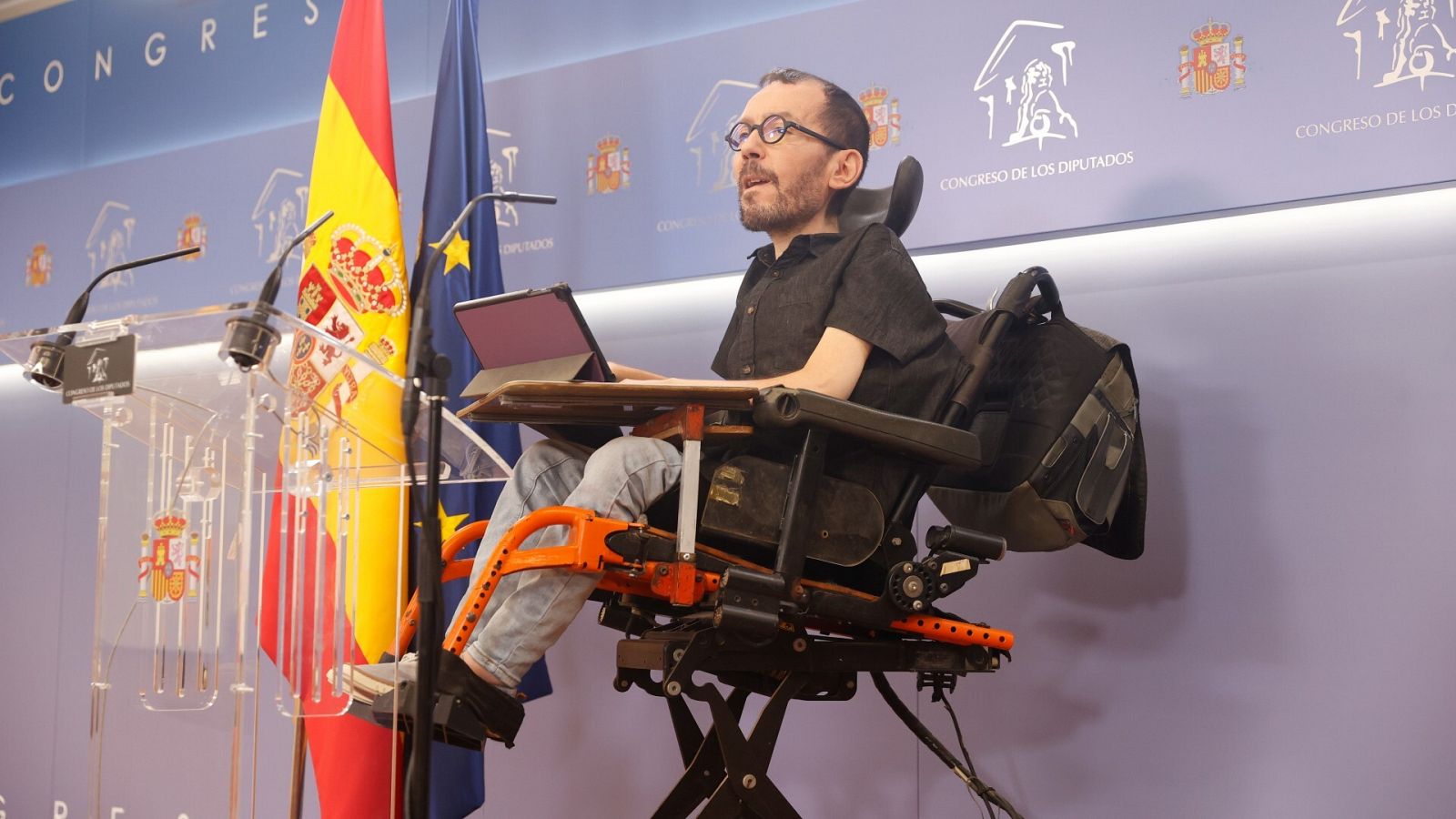 El portavoz de Unidas Podemos, Pablo Echenique, en rueda de prensa en el Congreso. EFE/ Javier Lizón