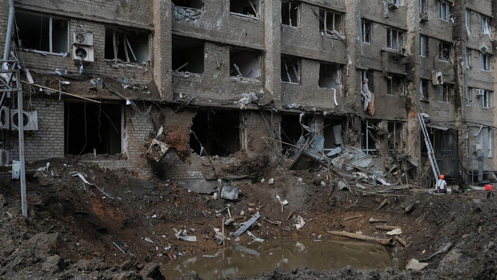 Un hotel dañado por los bombardeos en la ciudad de Kramatorsk