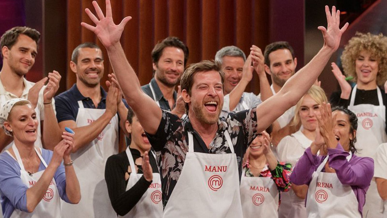 El actor Manu Baqueiro en el estreno de MasterChef Celebrity 7