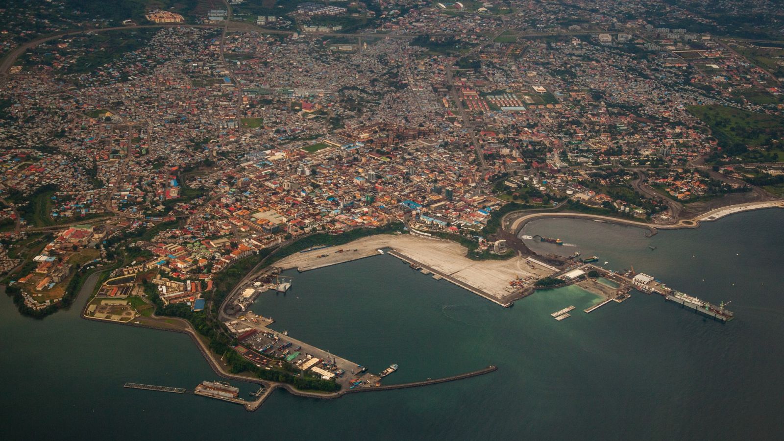 Imagen aérea de la capital de Guinea Ecuatorial, Malabo