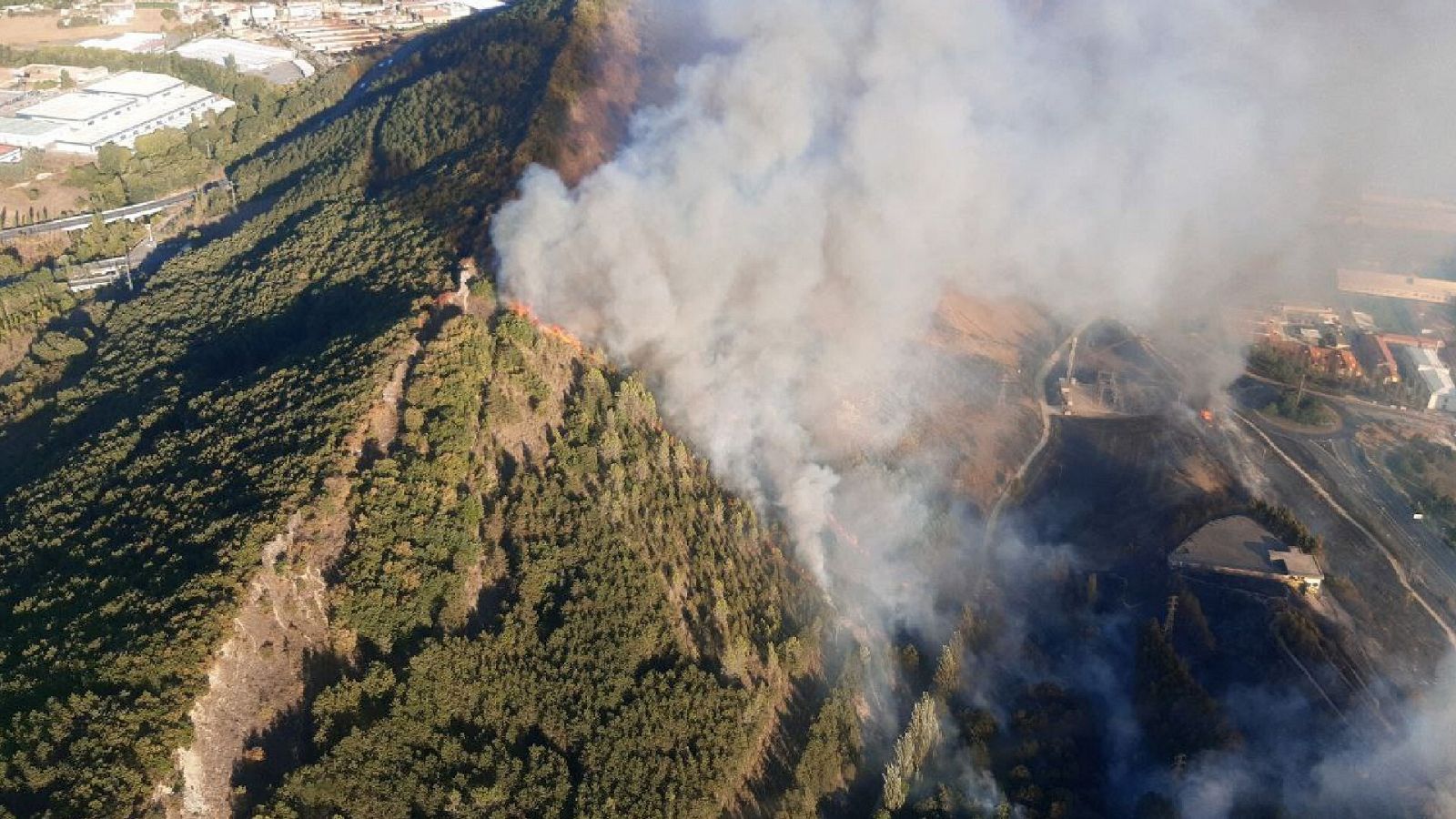 Un incendio en el monte Ezkaba, Pamplona,