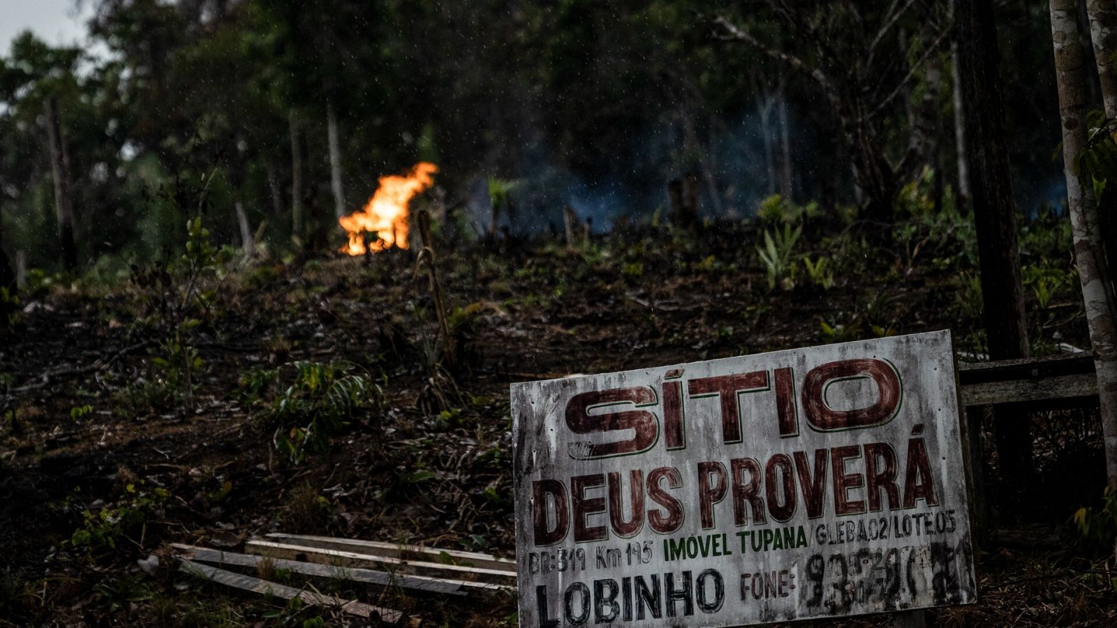 Incendio en una finca en el Amazonas, Brasil