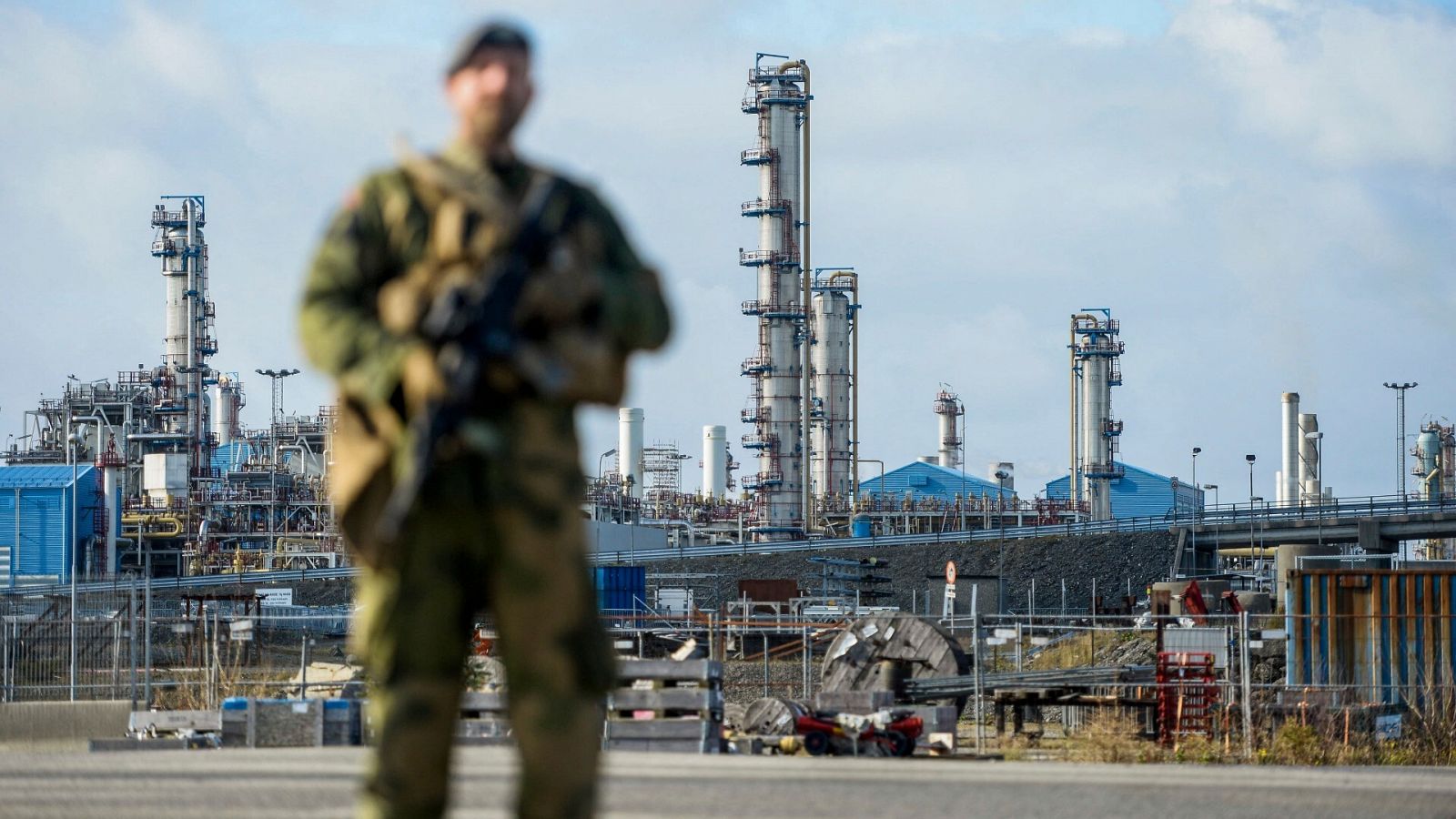 Un soldado protege una planta de gas en Rogaland, Noruega. Foto: Carina Johansen / NTB / AFP