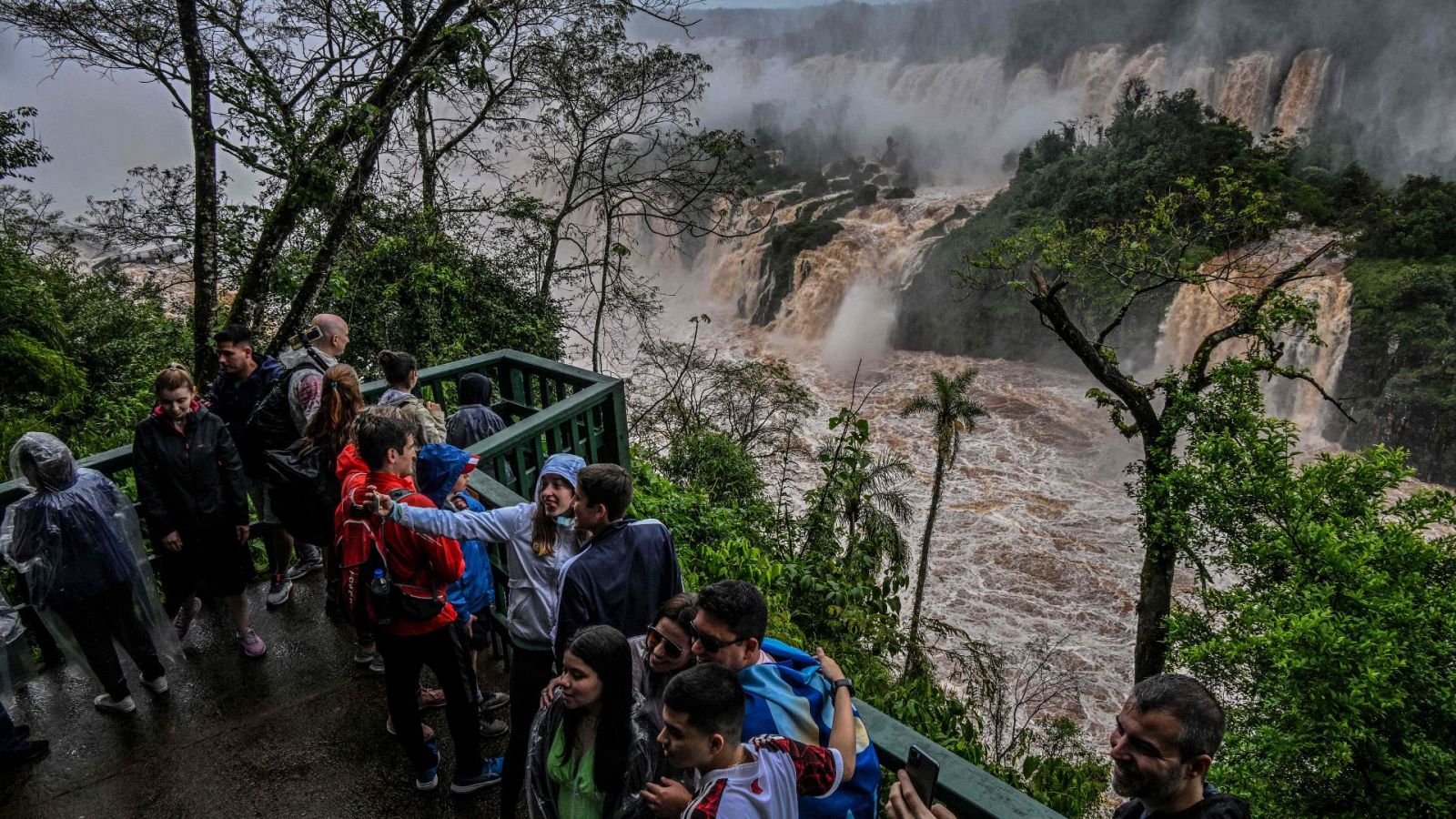 Impresionante aumento del caudal de las Cataratas del Iguazú