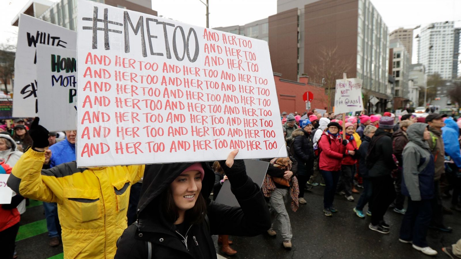Protestas en Seattle en 2018, con el lema del MeToo