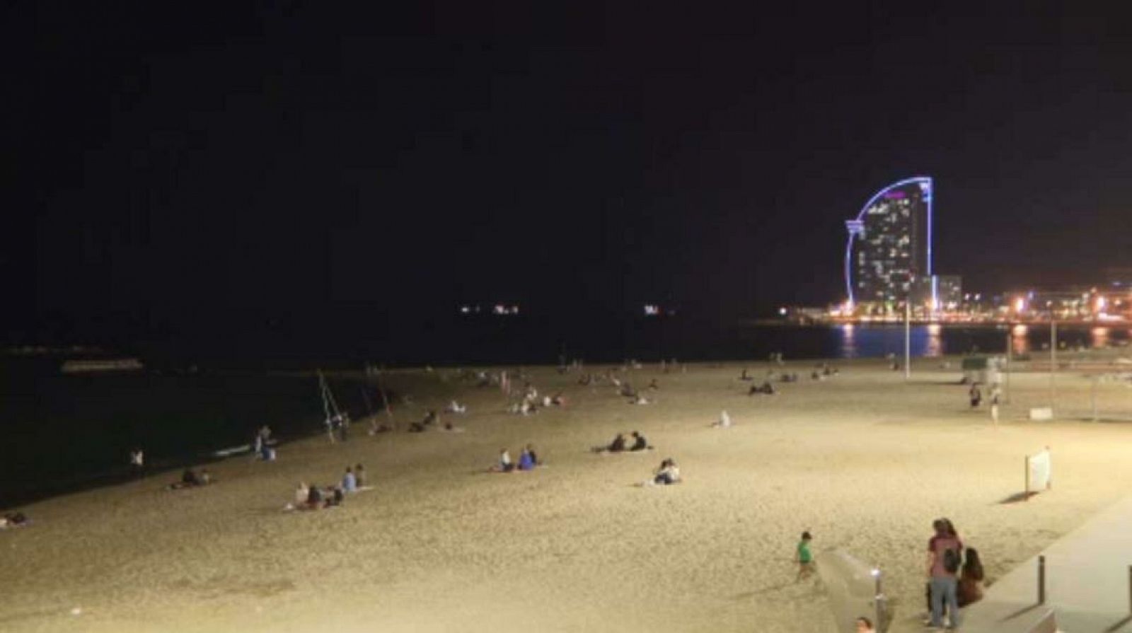 Platja de la Barcelona, ahir al vespre