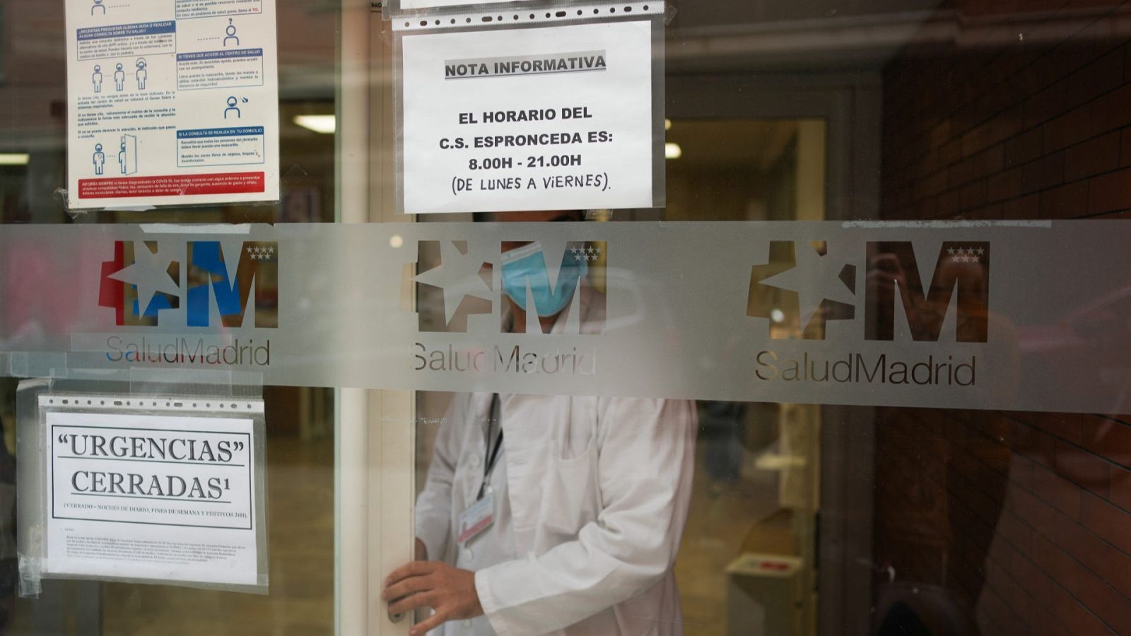 Puertas del centro sanitario 24 horas de la calle de Espronceda en el primer día de apertura de este dispositivo