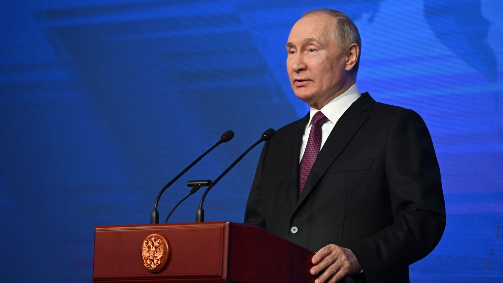 Putin pronuncia un discurso en una reunión con historiadores y representantes de las religiones tradicionales de Rusia