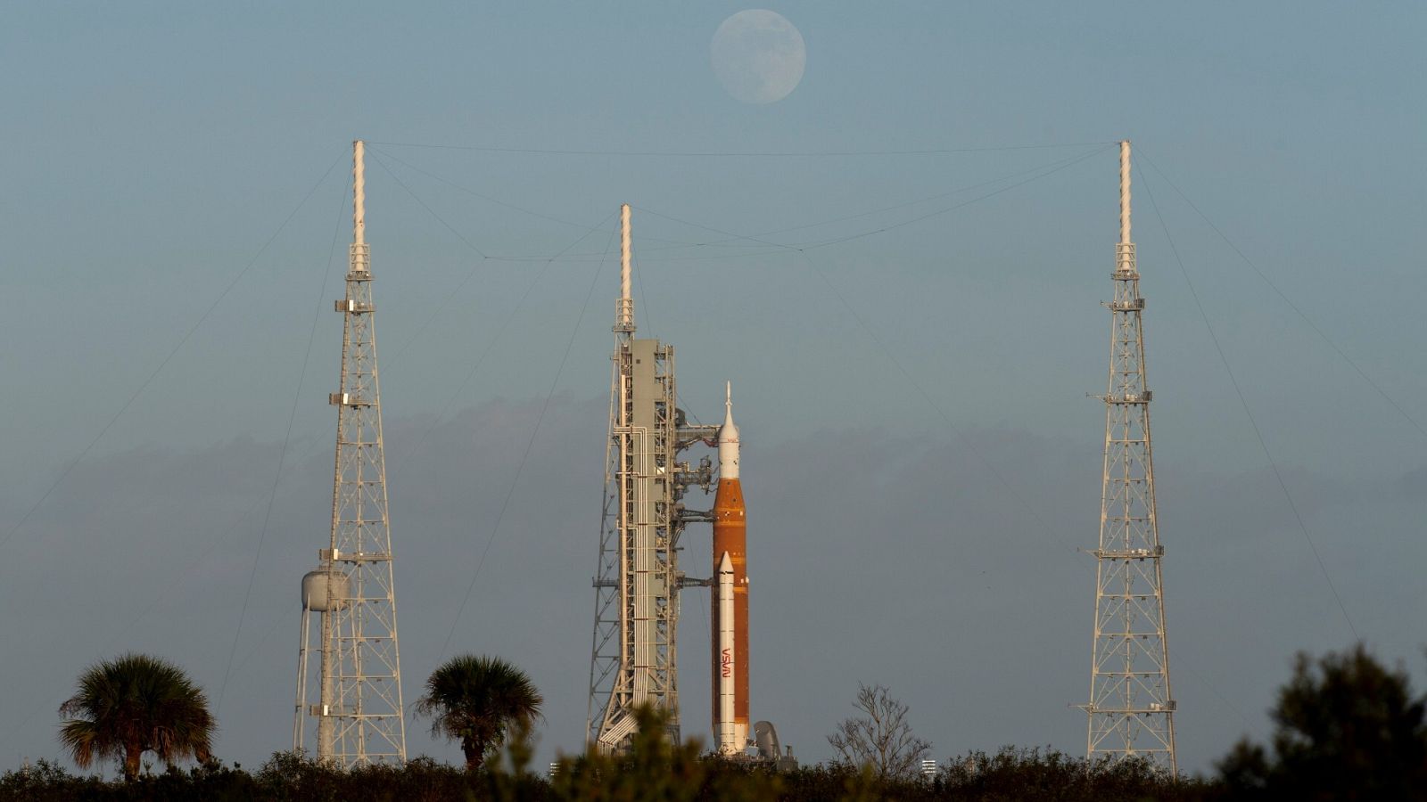 El cohete la misión Artemis de la NASA en el Centro Espacial Kennedy