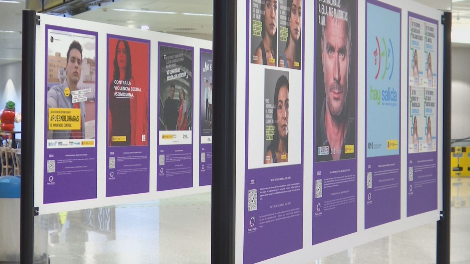 L'exposició sobre la violència de gènere es pot visitar a l'aeroport d'Eivissa
