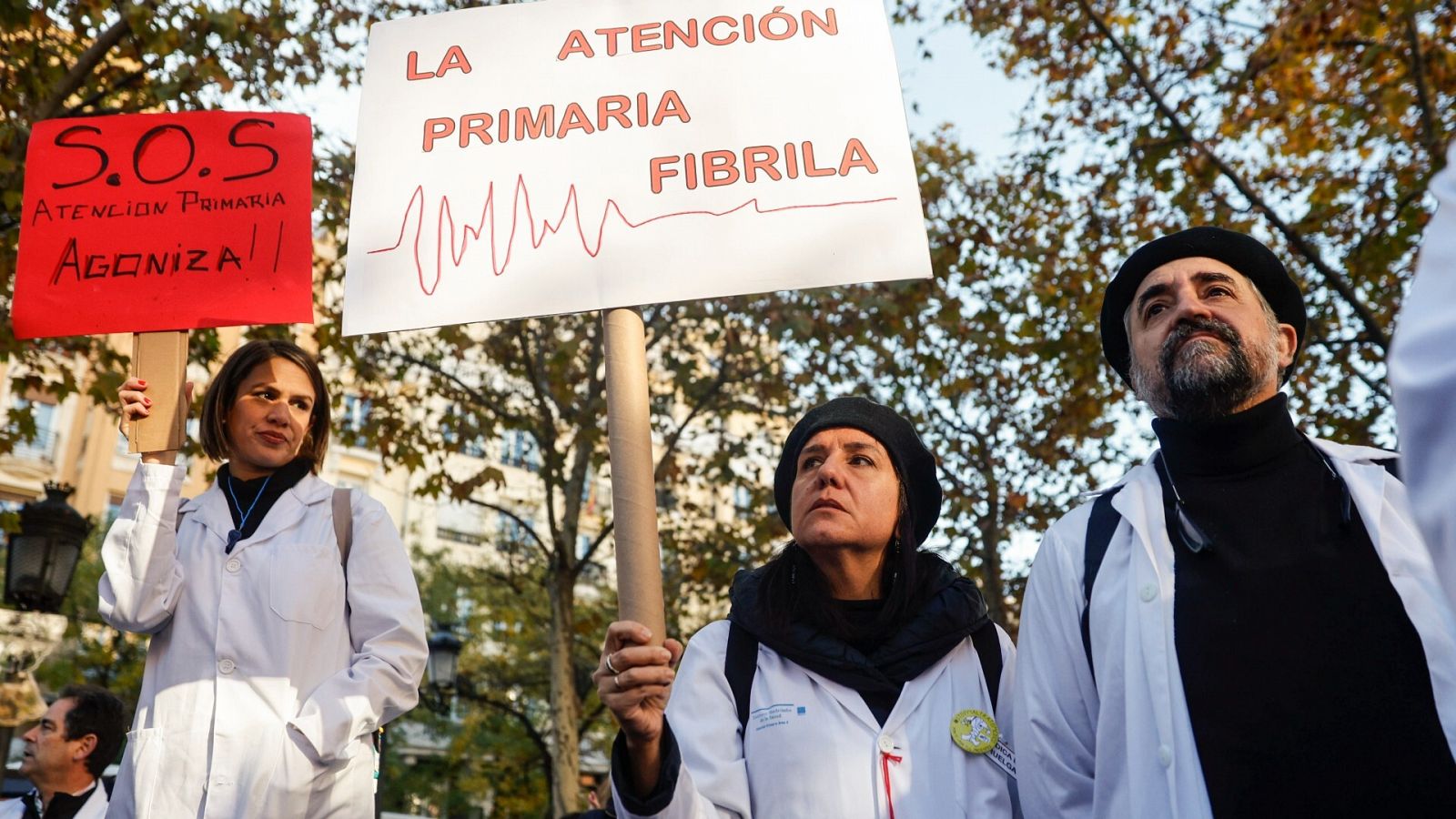 Médicos de familia y pediatras de Madrid en una concentración al inicio de la segunda semana de huelga