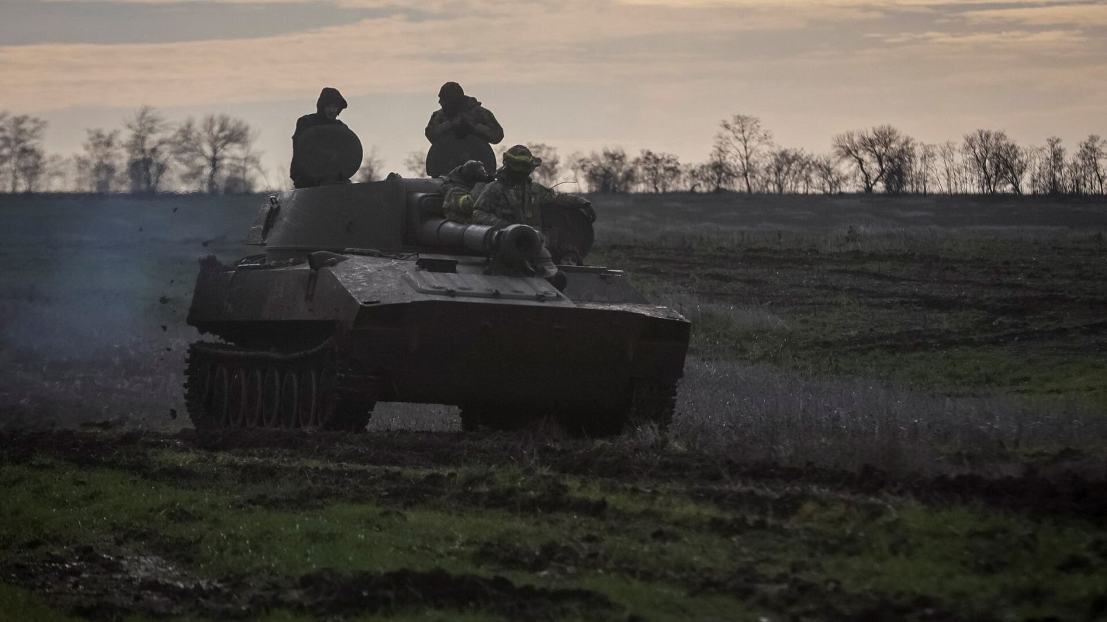 Militares ucranianos en una línea de frente en la región de Donetsk