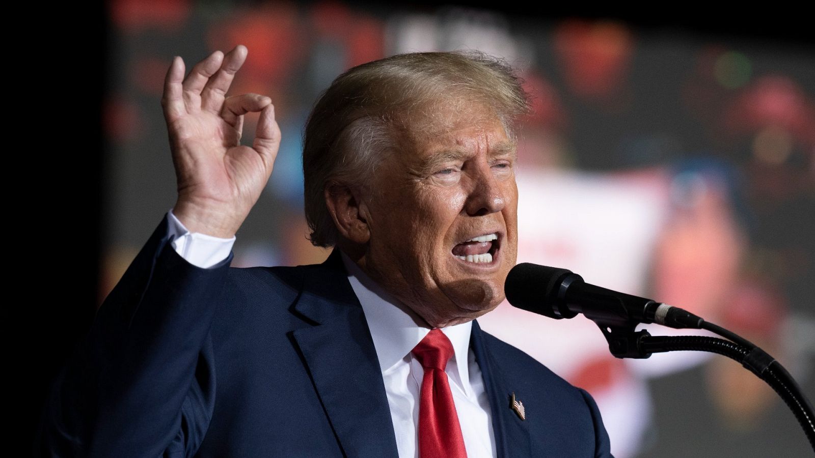 El expresidente de EE.UU. Donald Trump durante un discurso en el aeropuerto Minden Tahoe, en Nevada