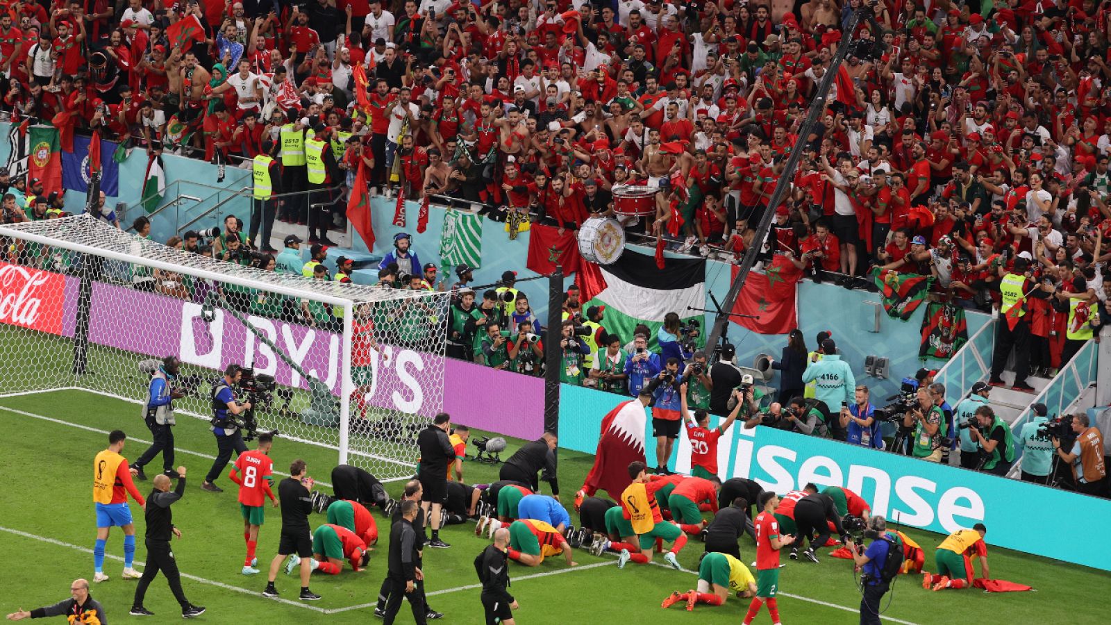 Los jugadores celebran el pase a semis tras eliminar a Portugal