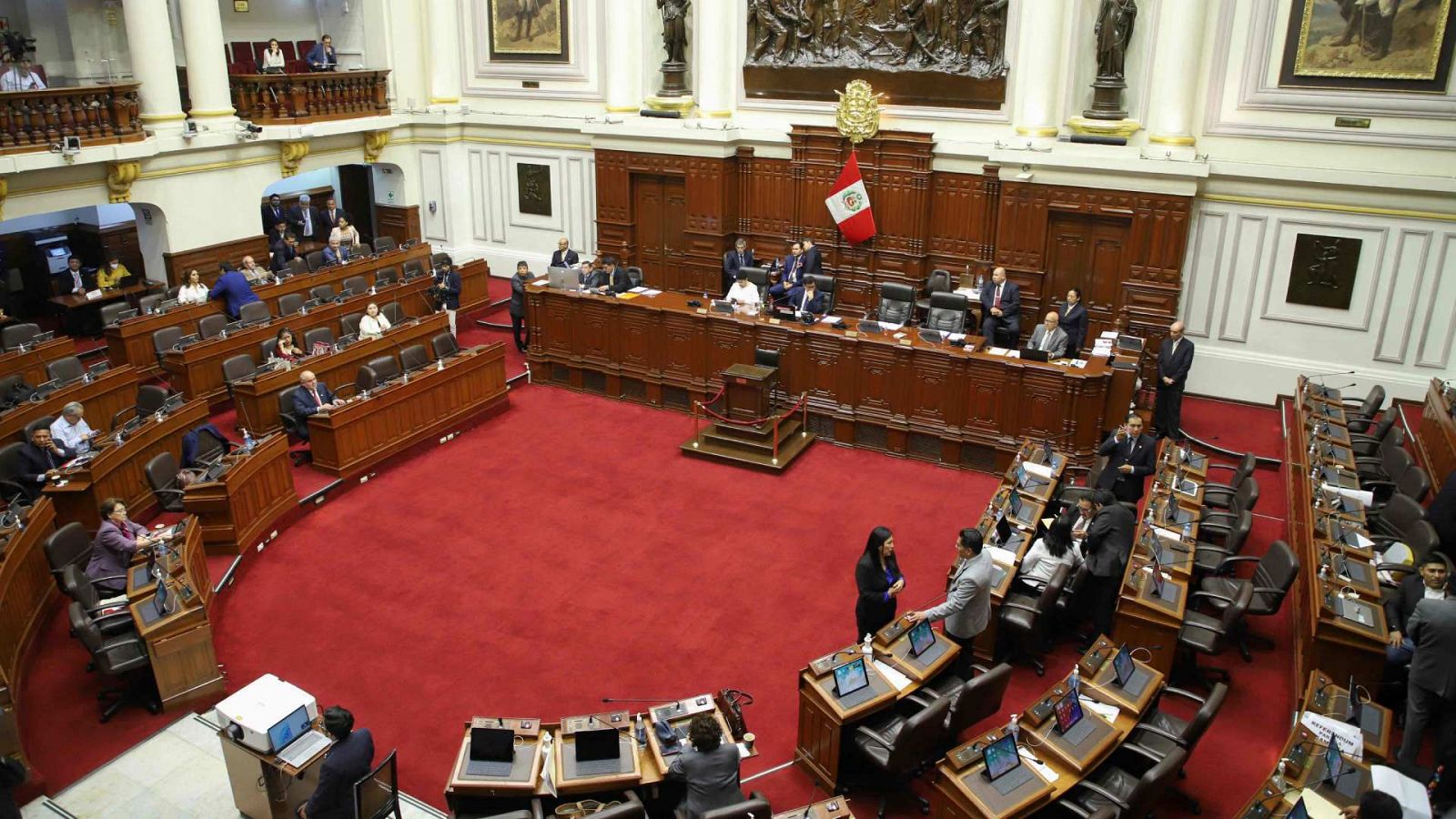 Sesión del pleno de Perú en la que se ha votado a favor de elecciones generales anticipadas en abril de 2024.