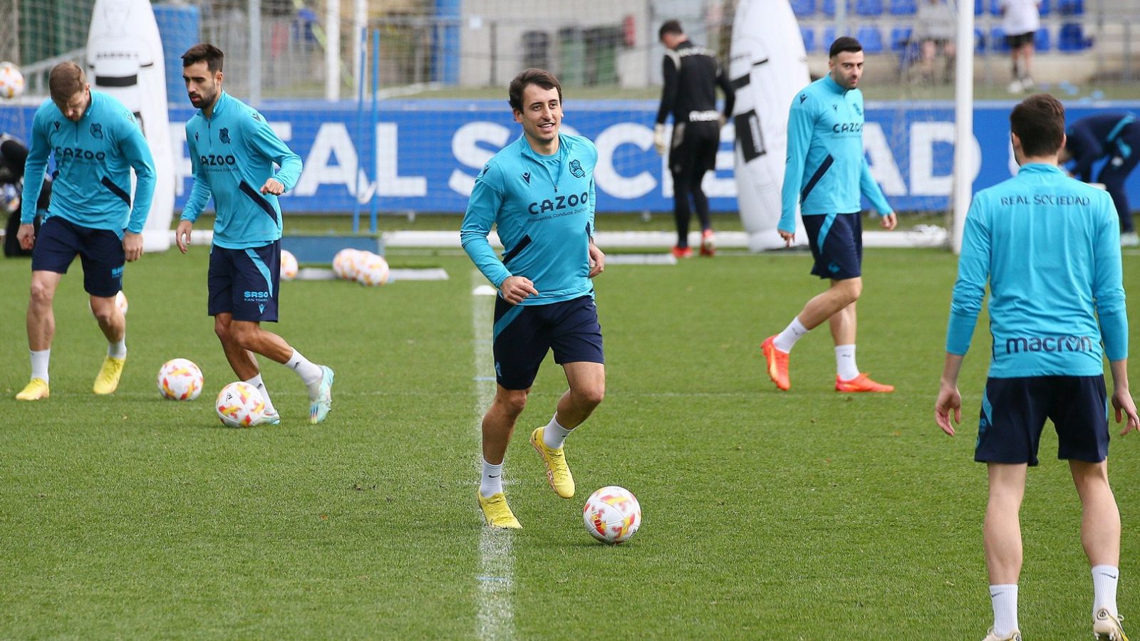 Mikel Oyarzabal durante un entrenamiento de la Real Sociedad