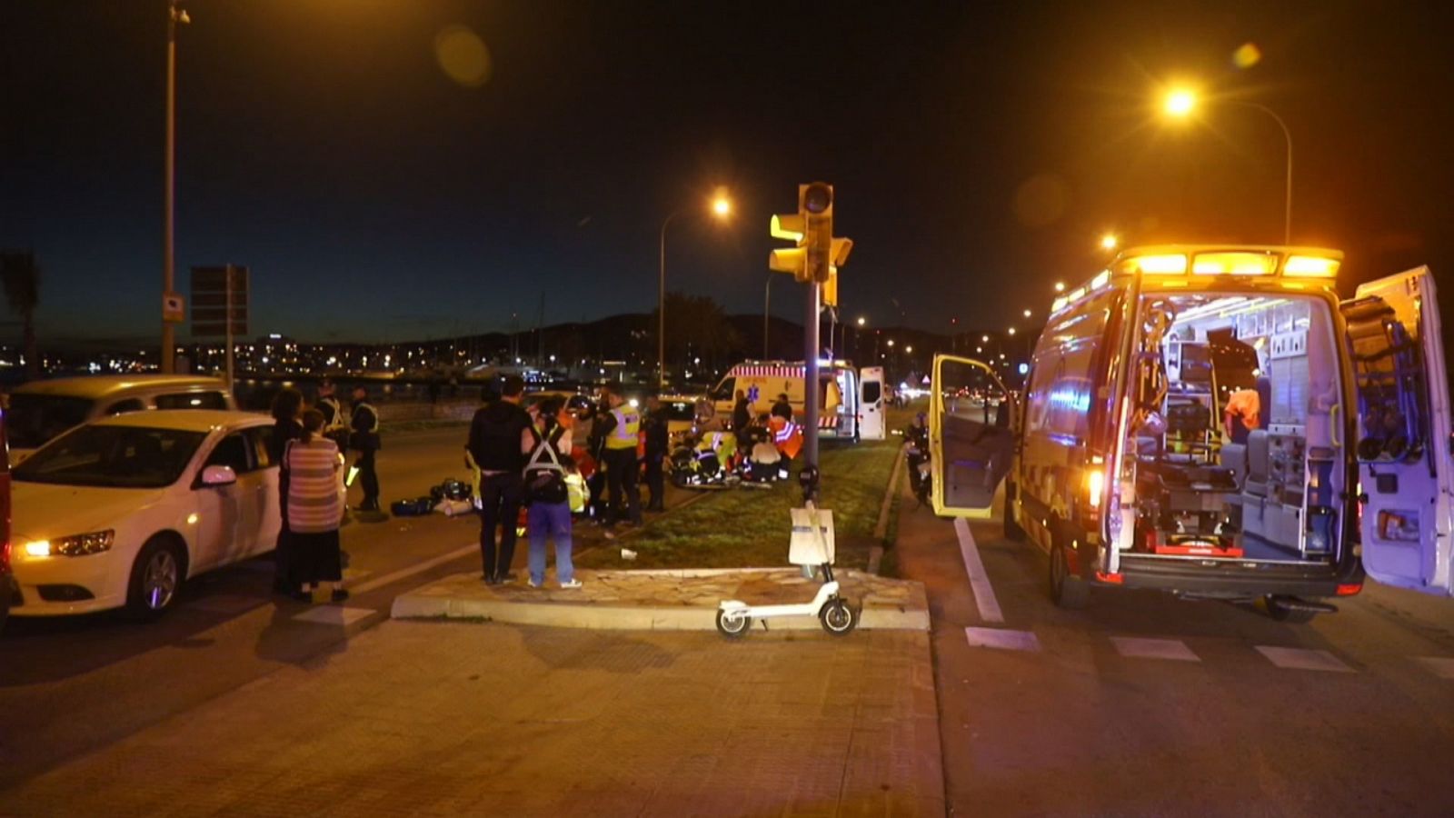 Fins al lloc de l'accident es varen desplaçar agents de la Policia Local i sanitaris