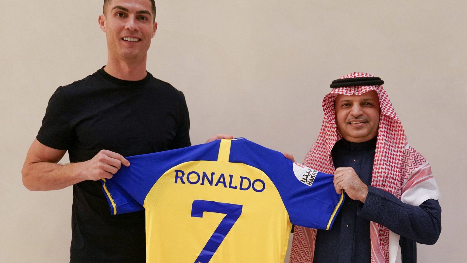 Cristiano Ronaldo, con su nueva camiseta de Al Nassr con el dorsal 7