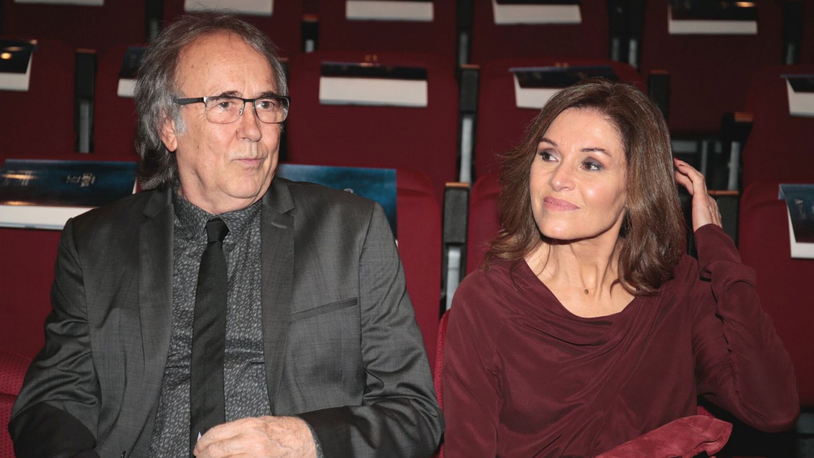 Joan Manuel Serrat junto a Candela Tiffón, la mujer de su vida