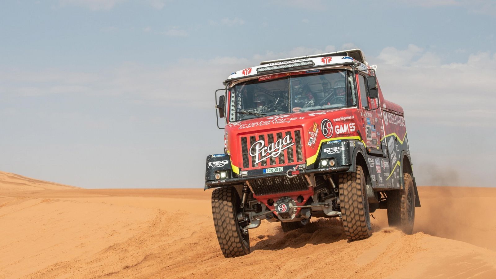 El camión de Loprais durante una etapa del Dakar 2023
