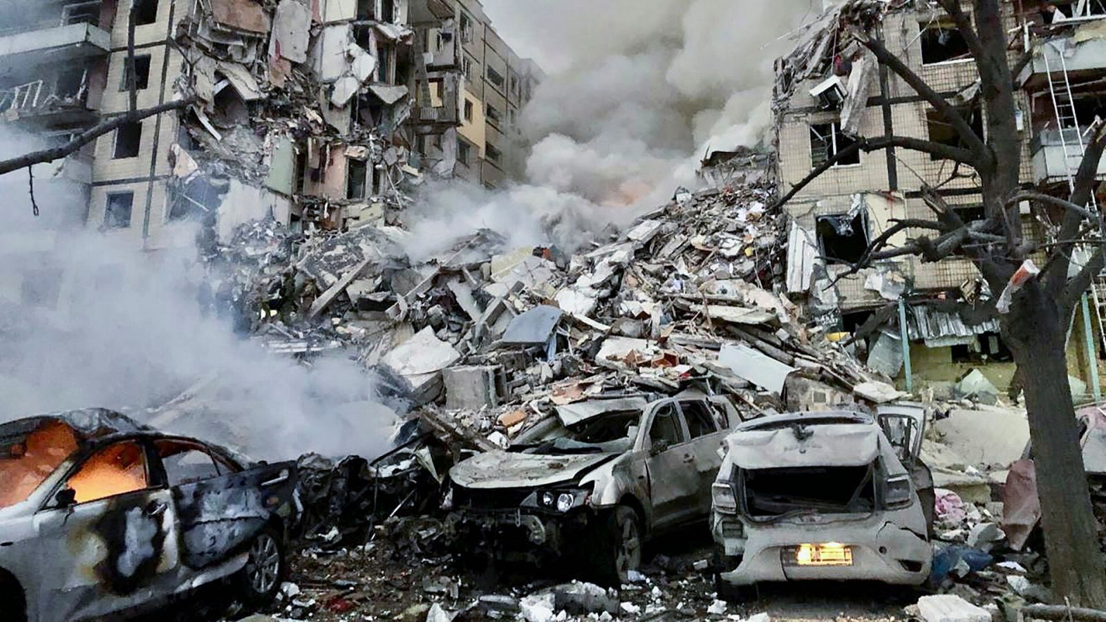 Un edificio de viviendas bombardeado en Dnipro