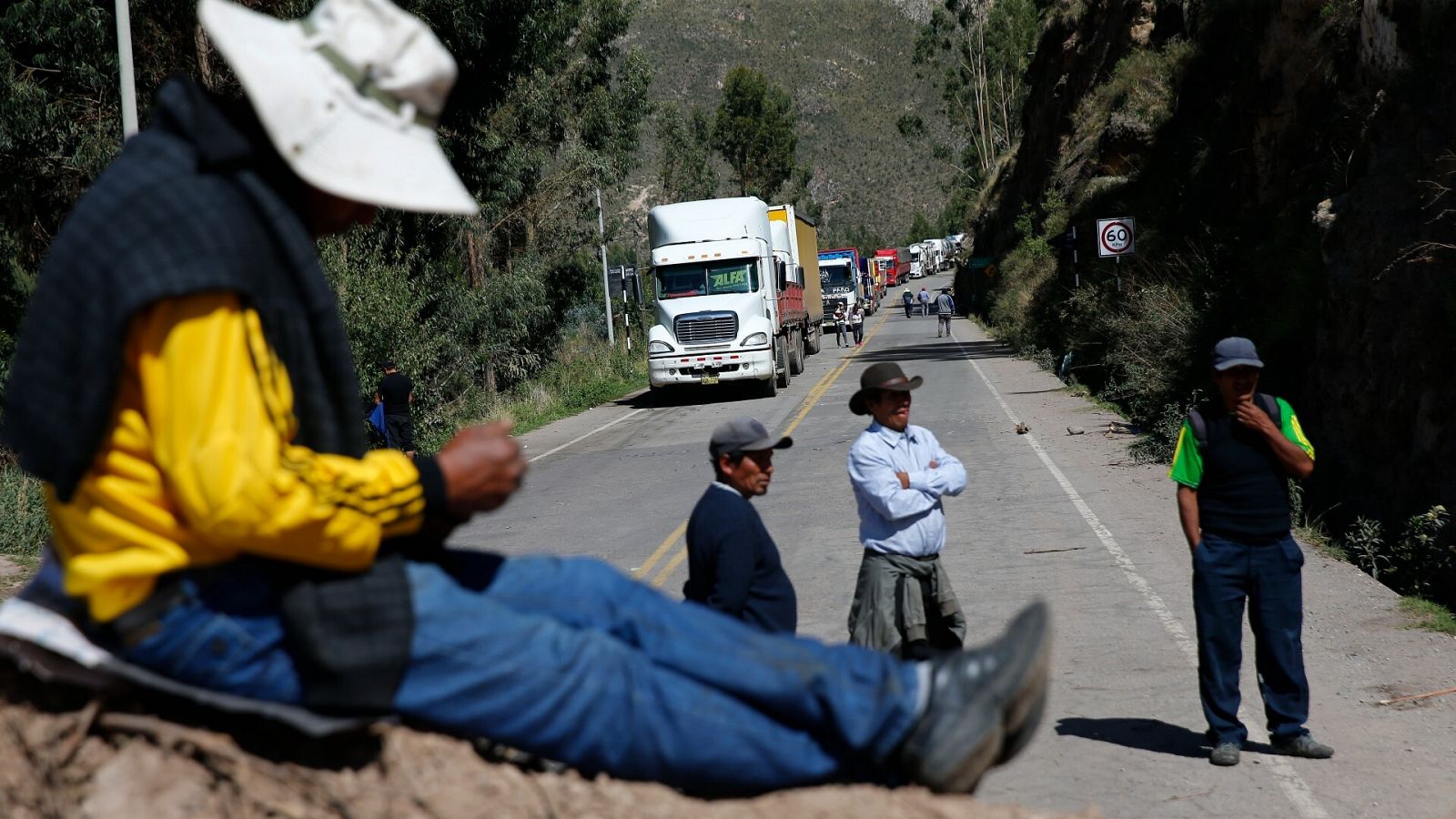Una protesta bloquea una carretera en Cuzco, Perú