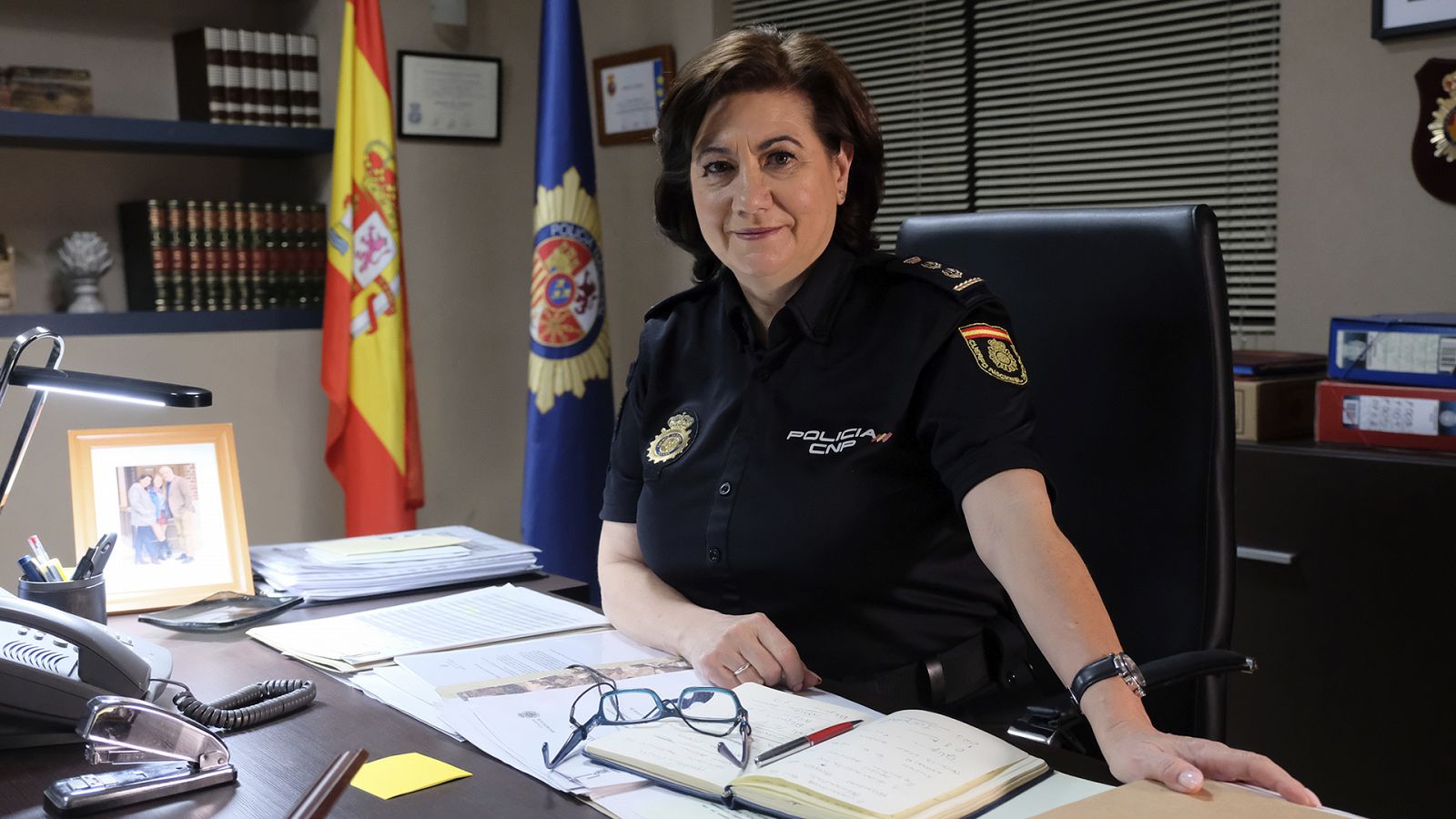 'Servir y proteger': La comisaria Claudia Miralles, en su despacho