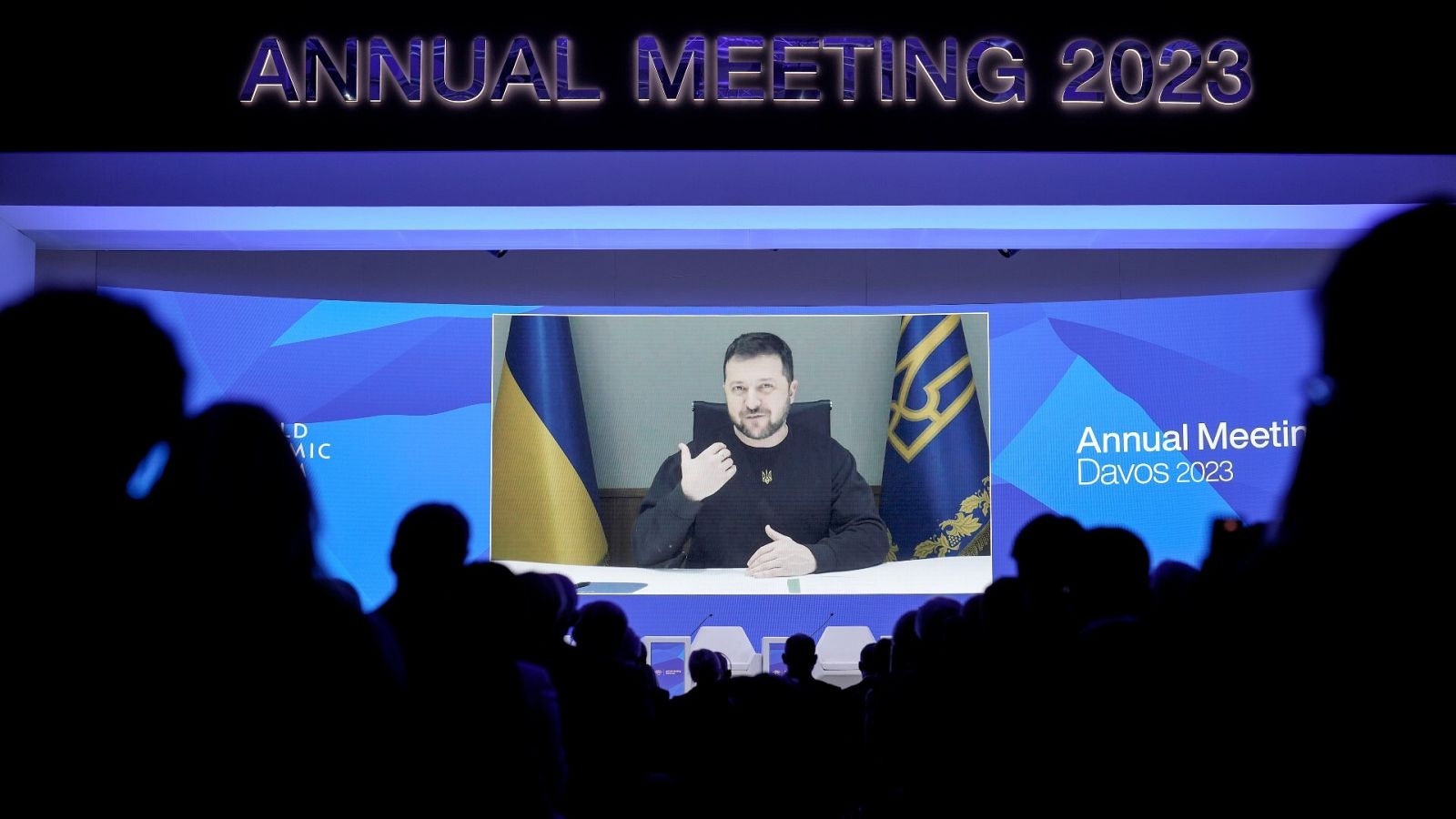 El presidente ucraniano, Volodímir Zelenski, habla en el Foro Económico Mundial en Davos, Suiza, a través de una videoconferencia