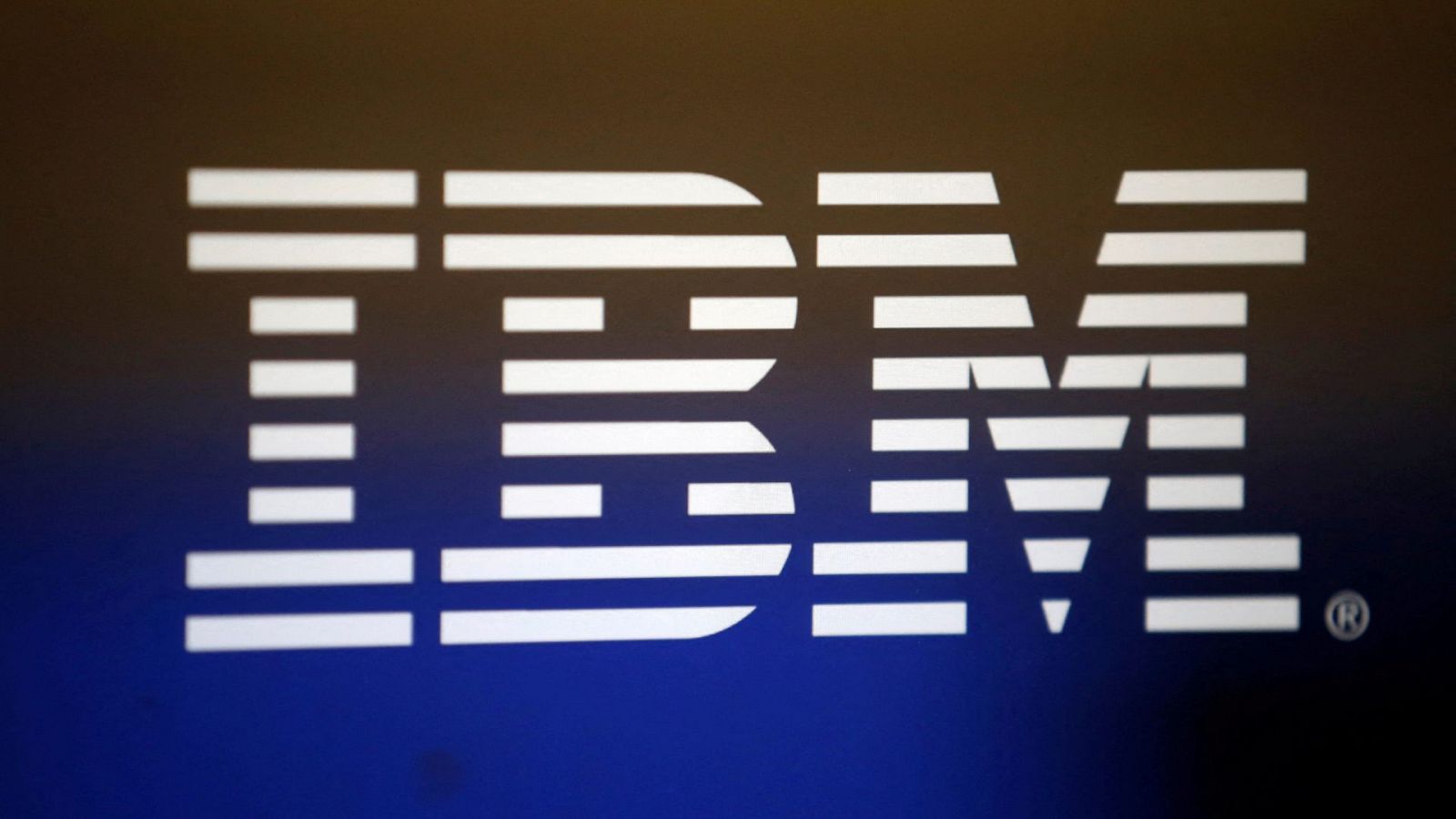 El logotipo de la empresa tecnológica IBM.