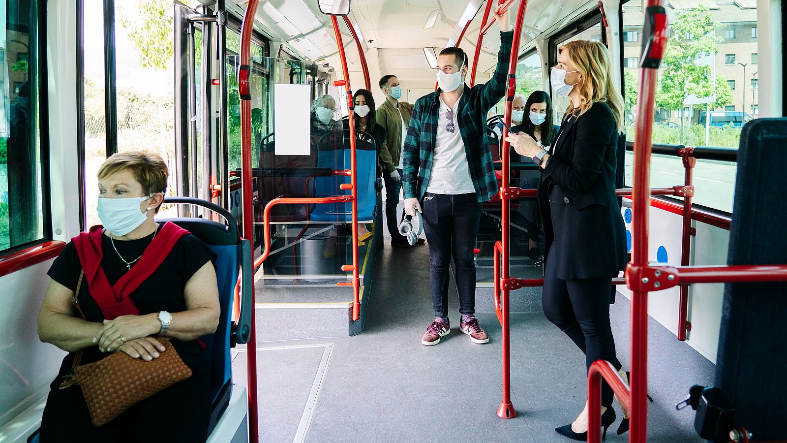 Los usuarios del transporte público ya no estarán obligados a usar mascarilla.