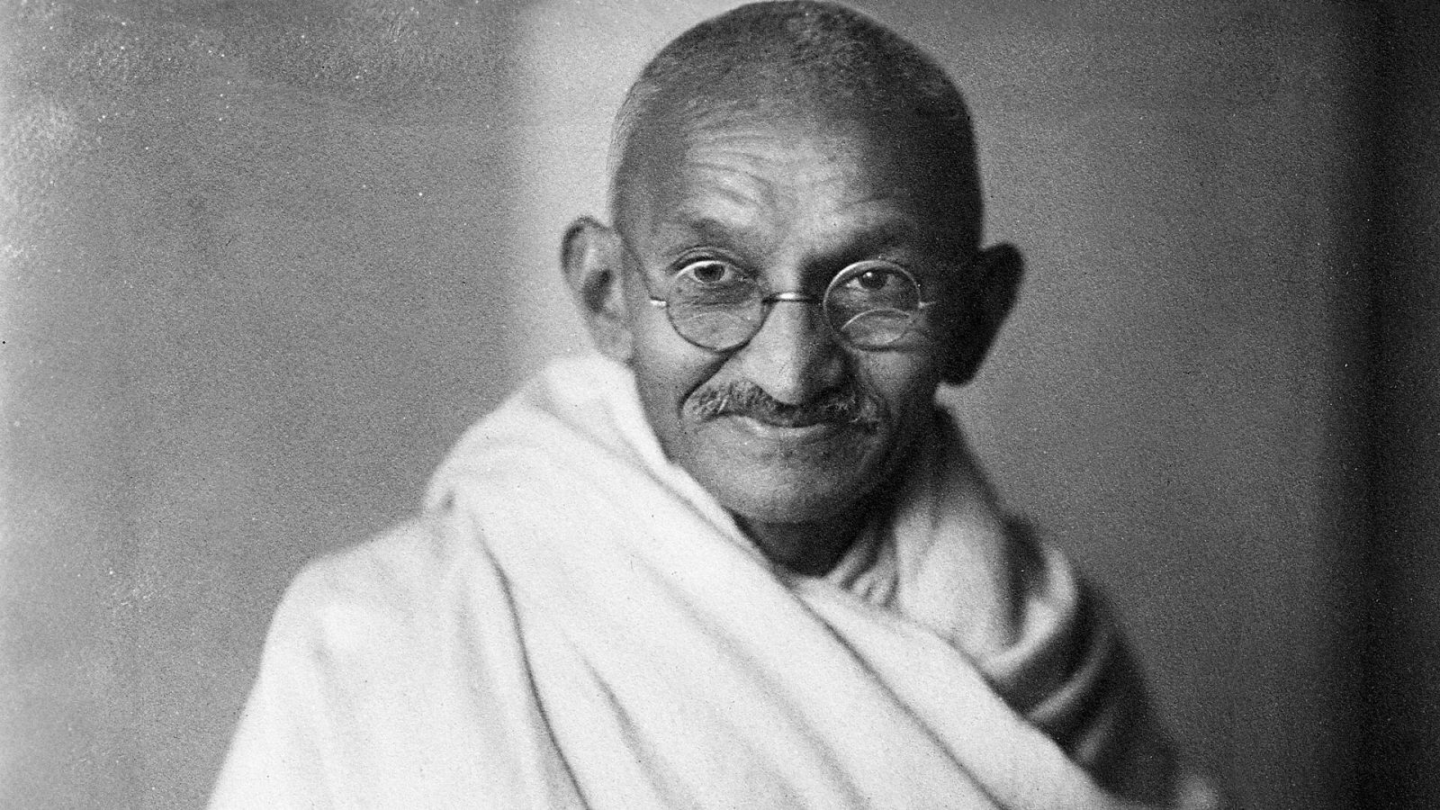 Mahatma Gandhi en su estudio de fotografía en Londres en una imagen de 1931.