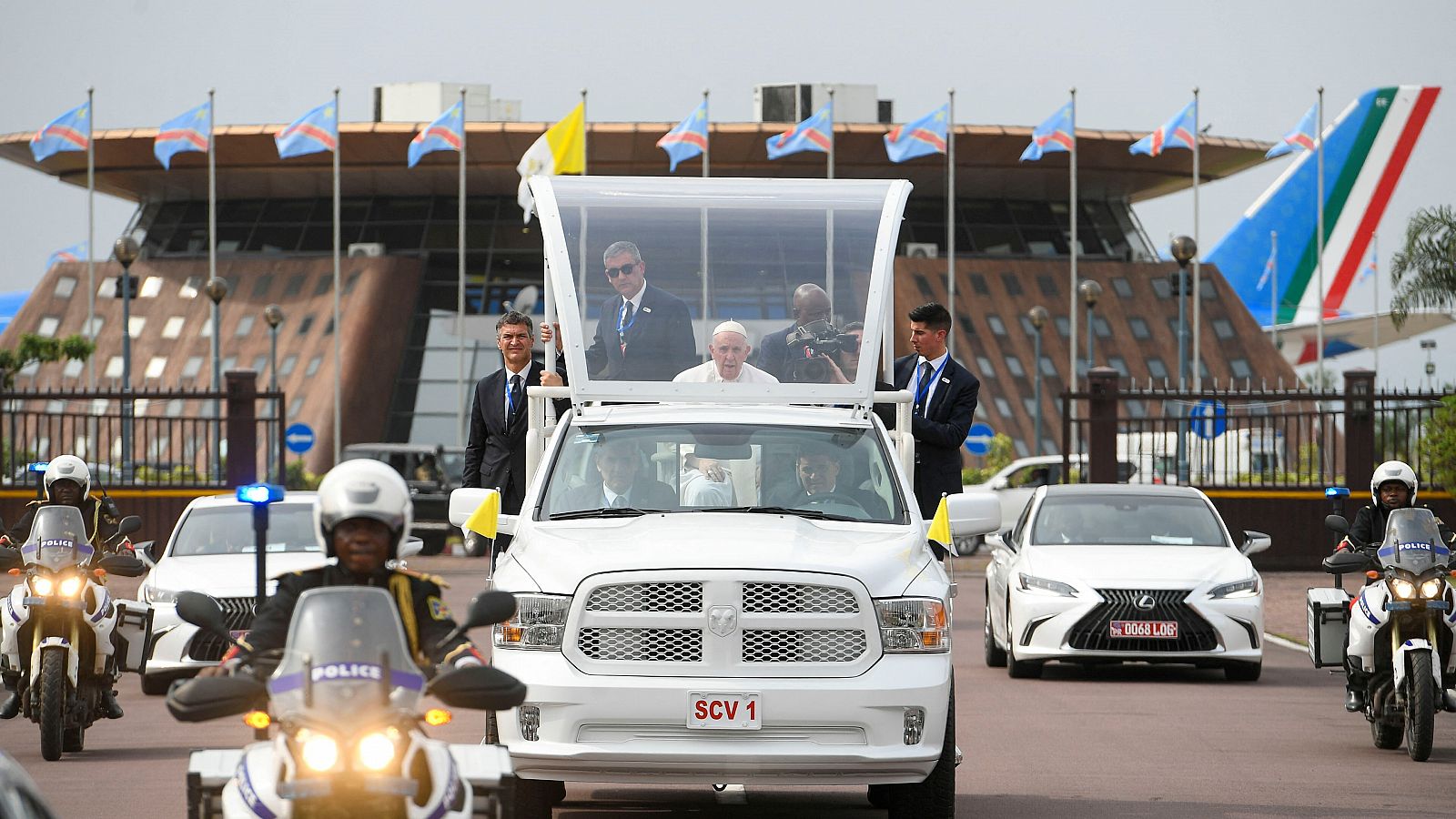 El Papa Francisco es recibido por los residentes de Kinshasa, en su viaje apostólico a República Democrática del Congo