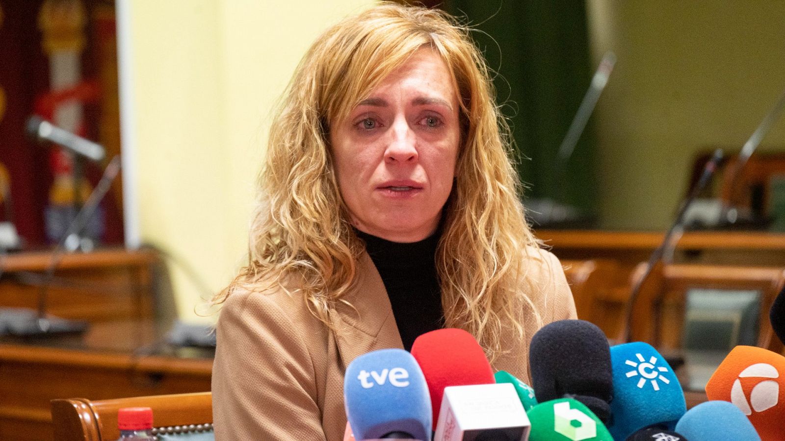La alcaldesa de Maracena (Granada), Berta Linares (PSOE), durante la rueda de prensa