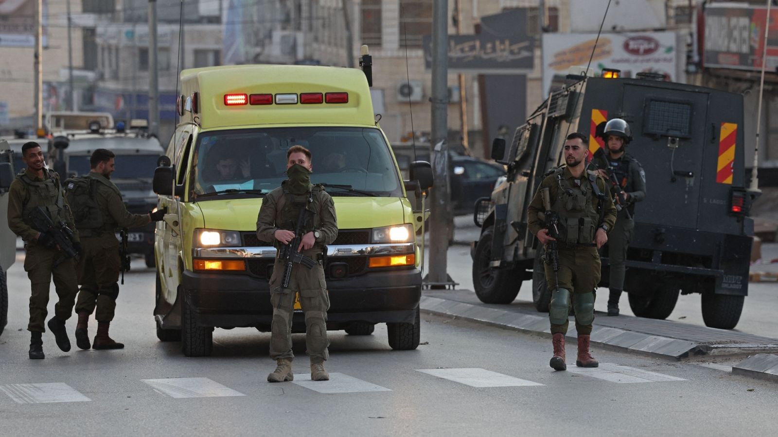 Dos colonos israelíes han muerto en un tiroteo en la Cisjordania ocupada.