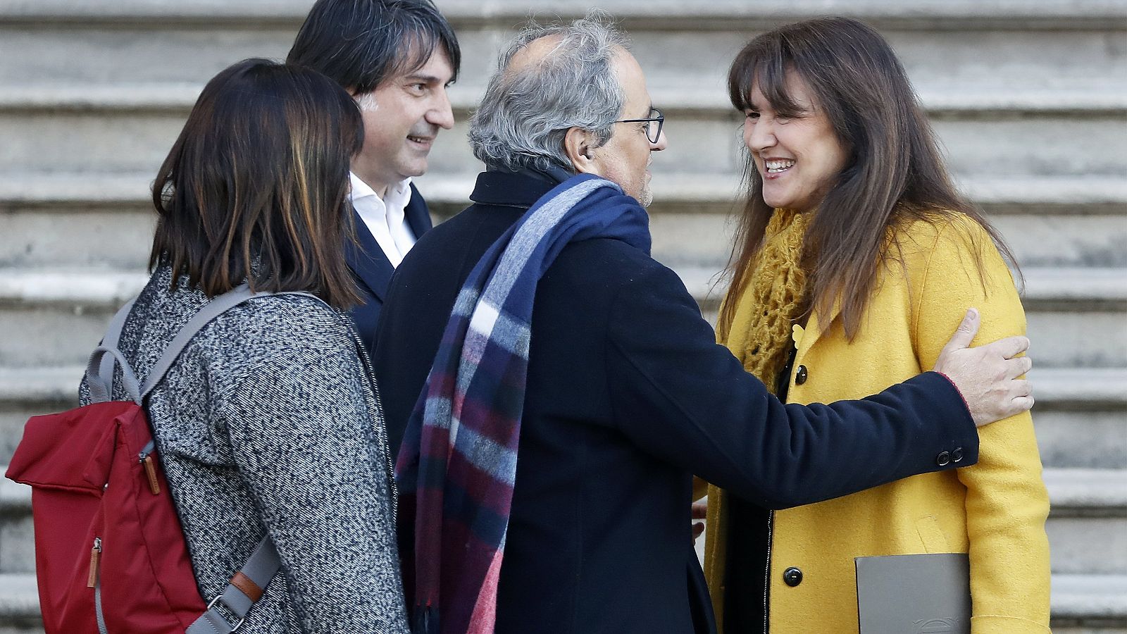 La presidenta suspendida del Parlament, Laura Borràs, saluda al expresidente de la Generalitat Quim Torra a su llegada al Tribunal Superior de Justicia de Cataluña (TSJC)