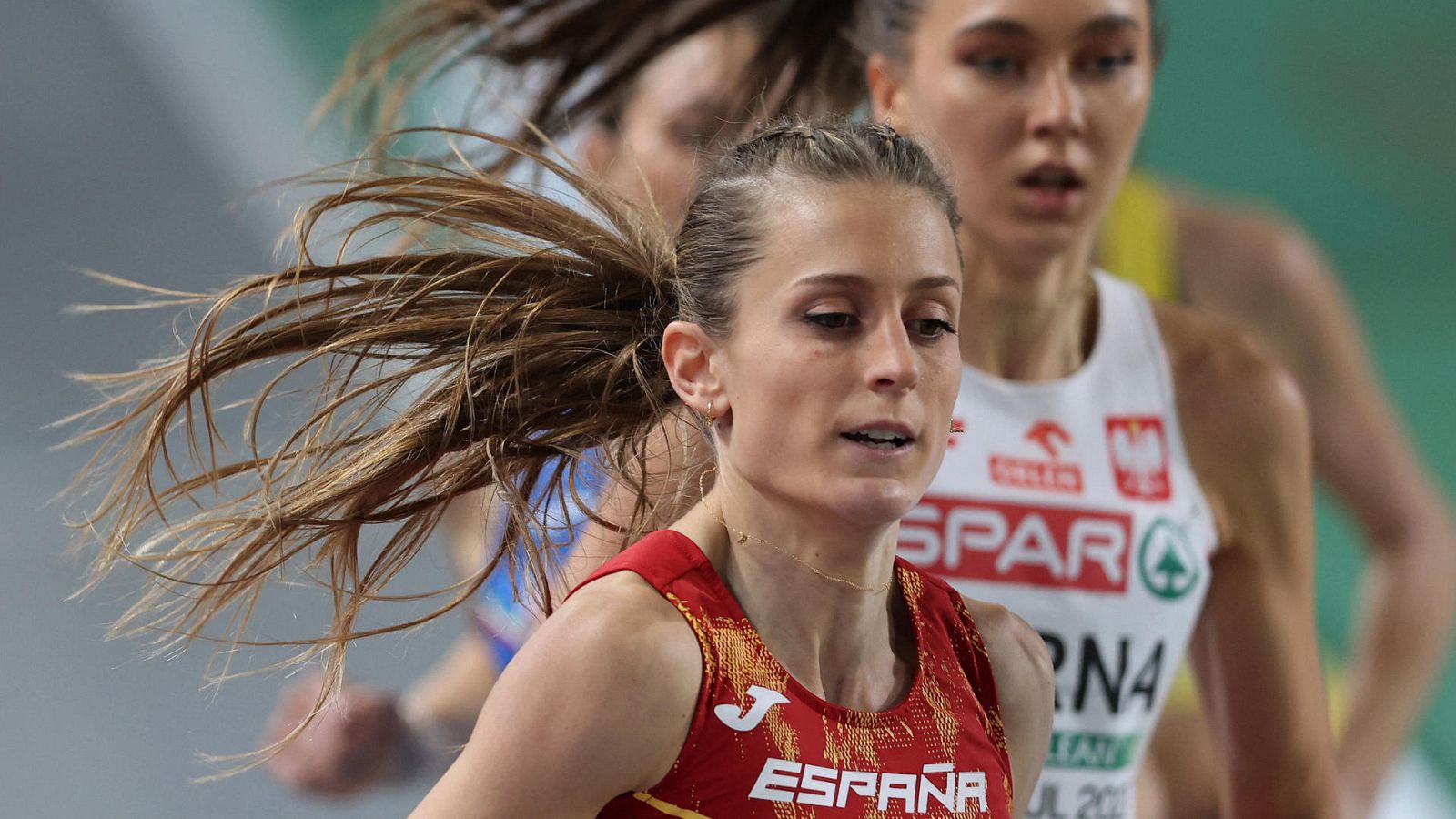 Lorea Ibarzabal, en su eliminatoria de los 800 m en el Europeo en pista cubierta de Estambul
