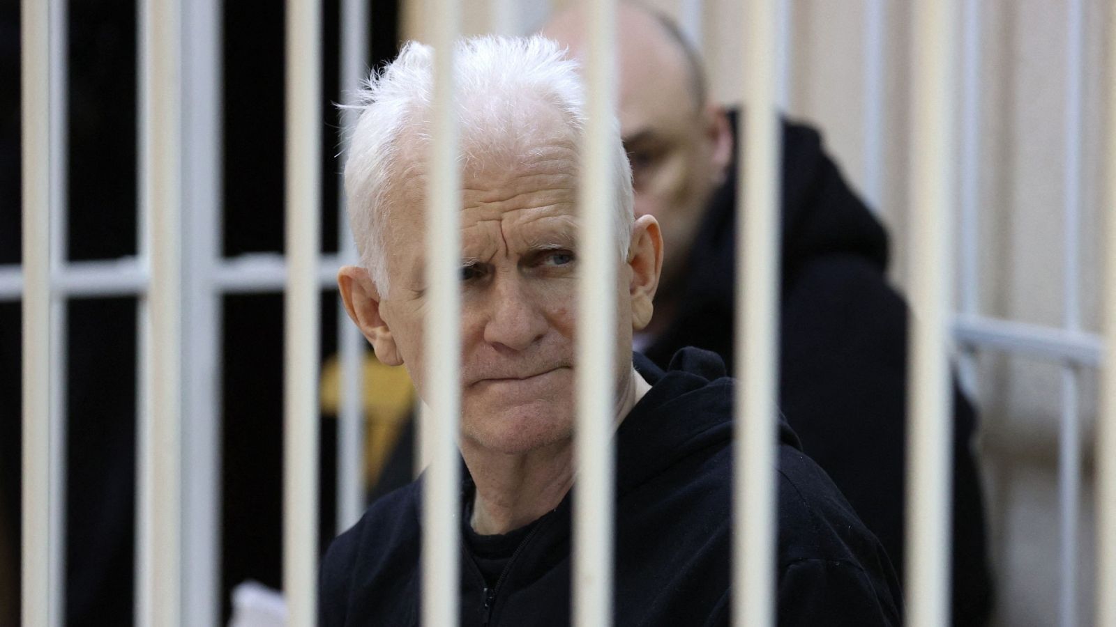Bialiatski durante el juicio en Minsk