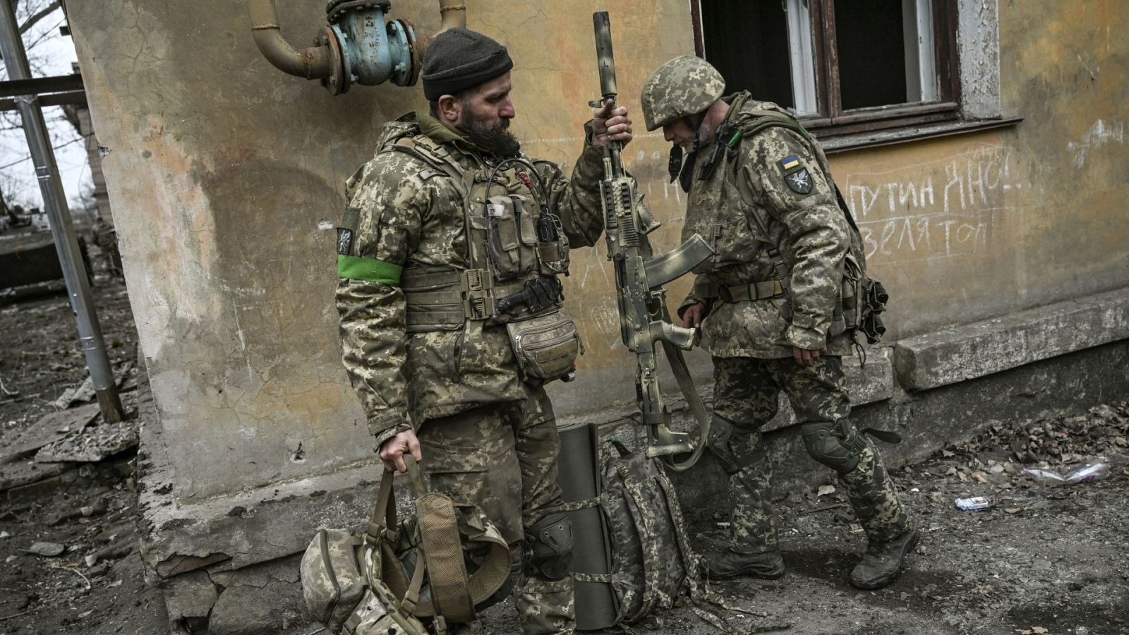 Soldados ucranianos cerca de Bajmut