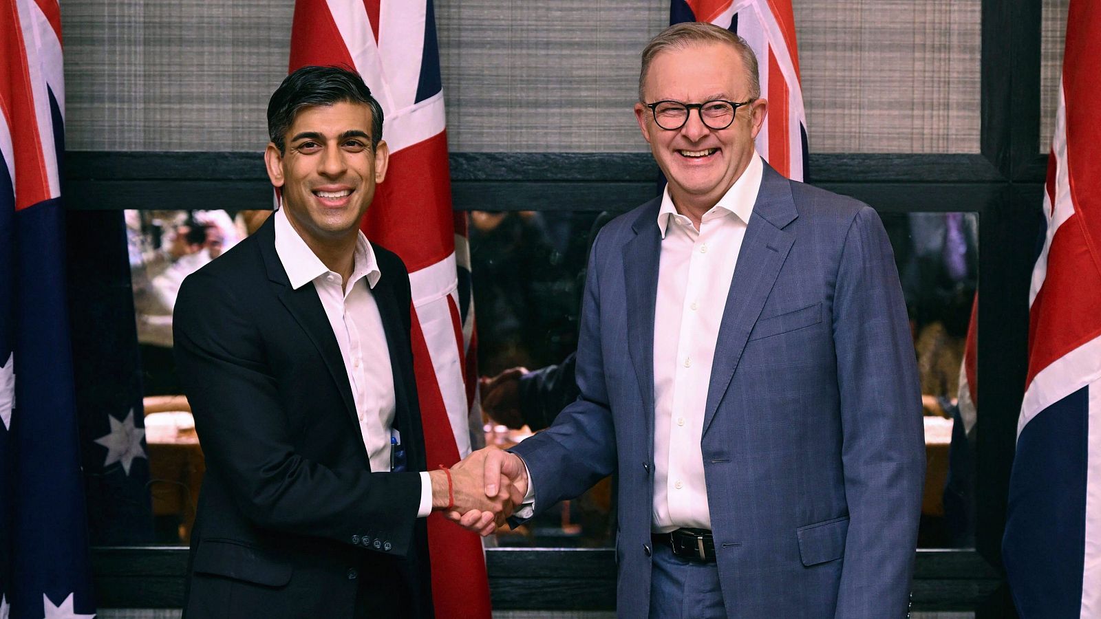 El primer ministro británico Rishi Sunak, a la izquierda, y su homólogo australiano Anthony Albanese
