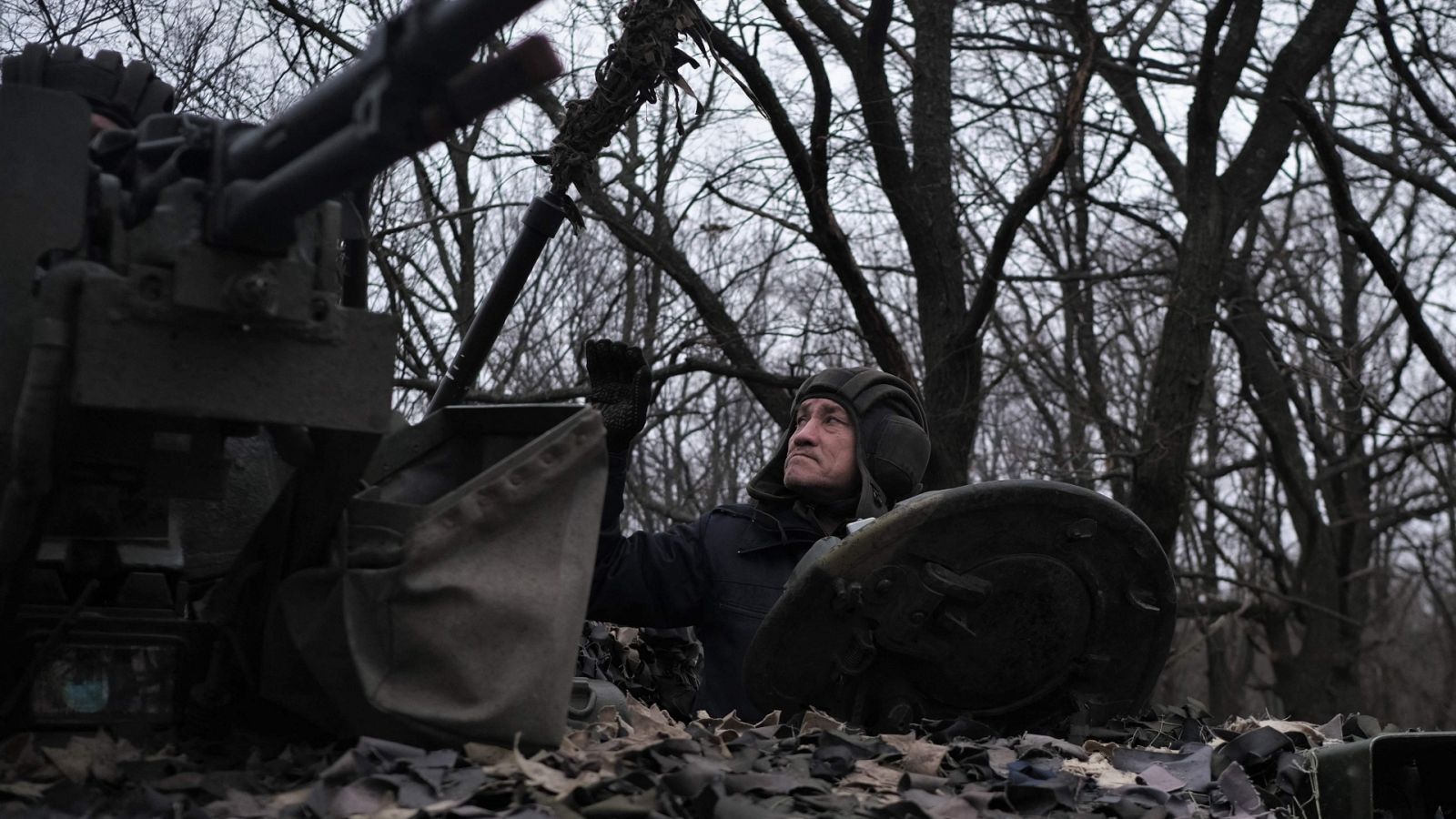 Un combatiente ucraniano cerca de Bajmut