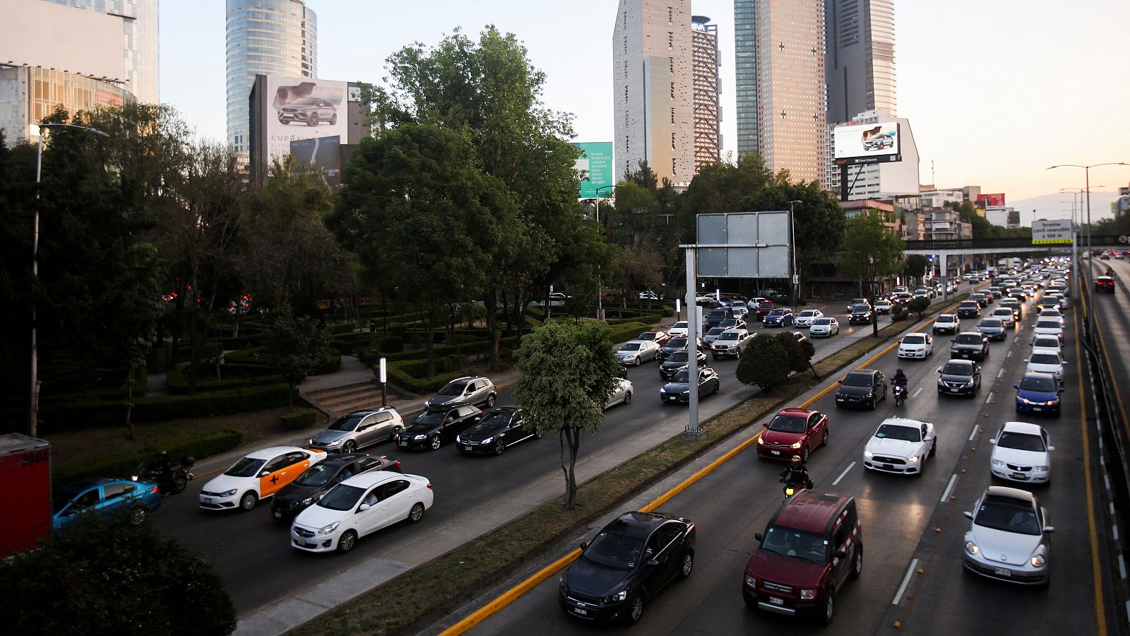 La UE prepara un plan para autorizar la venta de coches de combustión a partir de 2035 si son E-Fuel