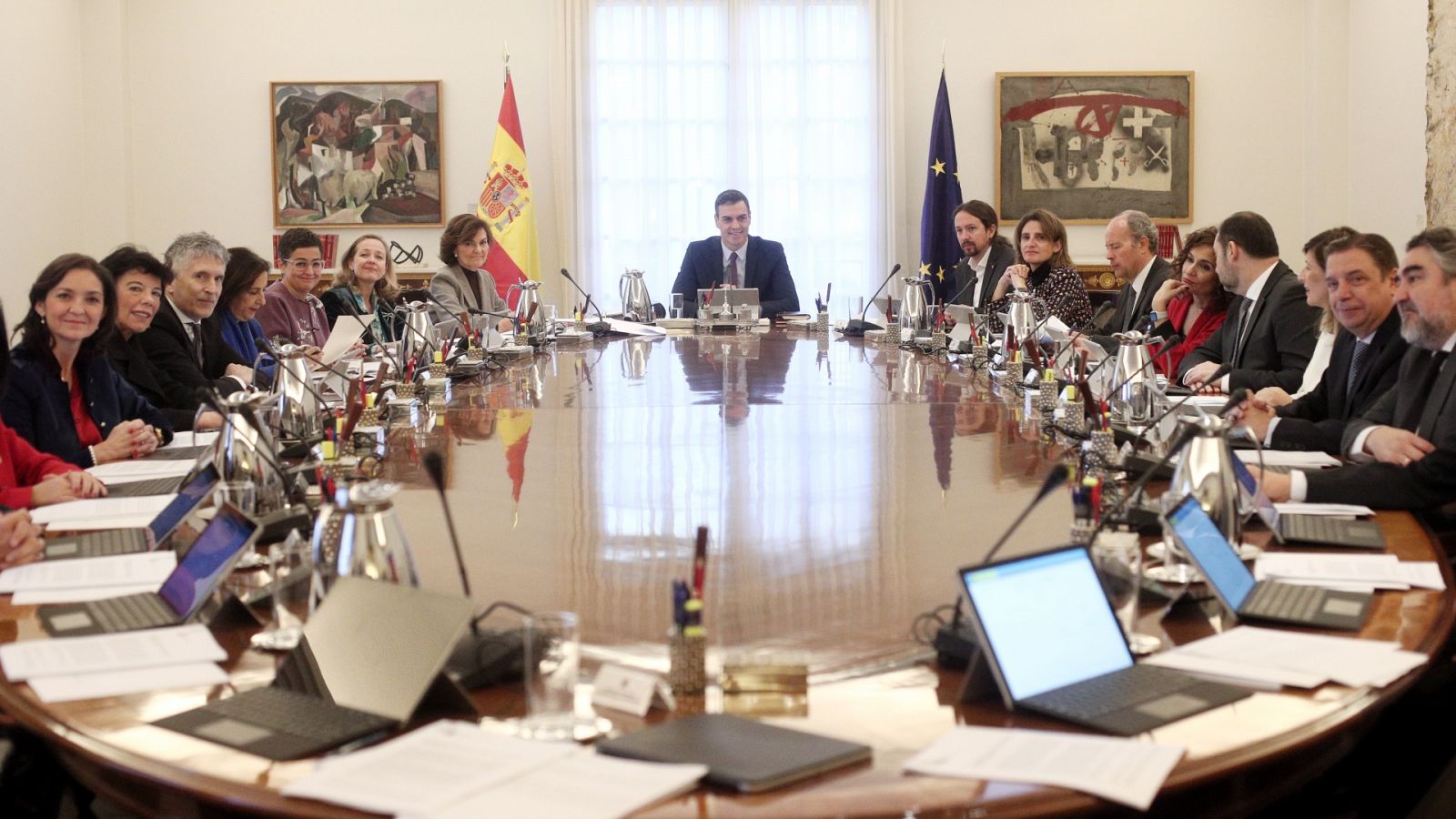 Sala de reuniones de La Moncloa durante el primer consejo de ministros del Gobierno de coalición del PSOE y Unidas Podemos en la XIV Legislatura