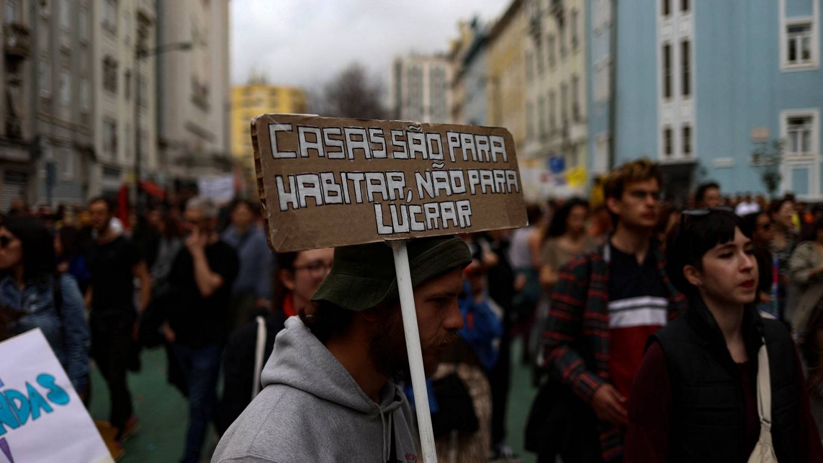 Imagen de la manifestación en Lisboa para reclamar el derecho a la vivienda.